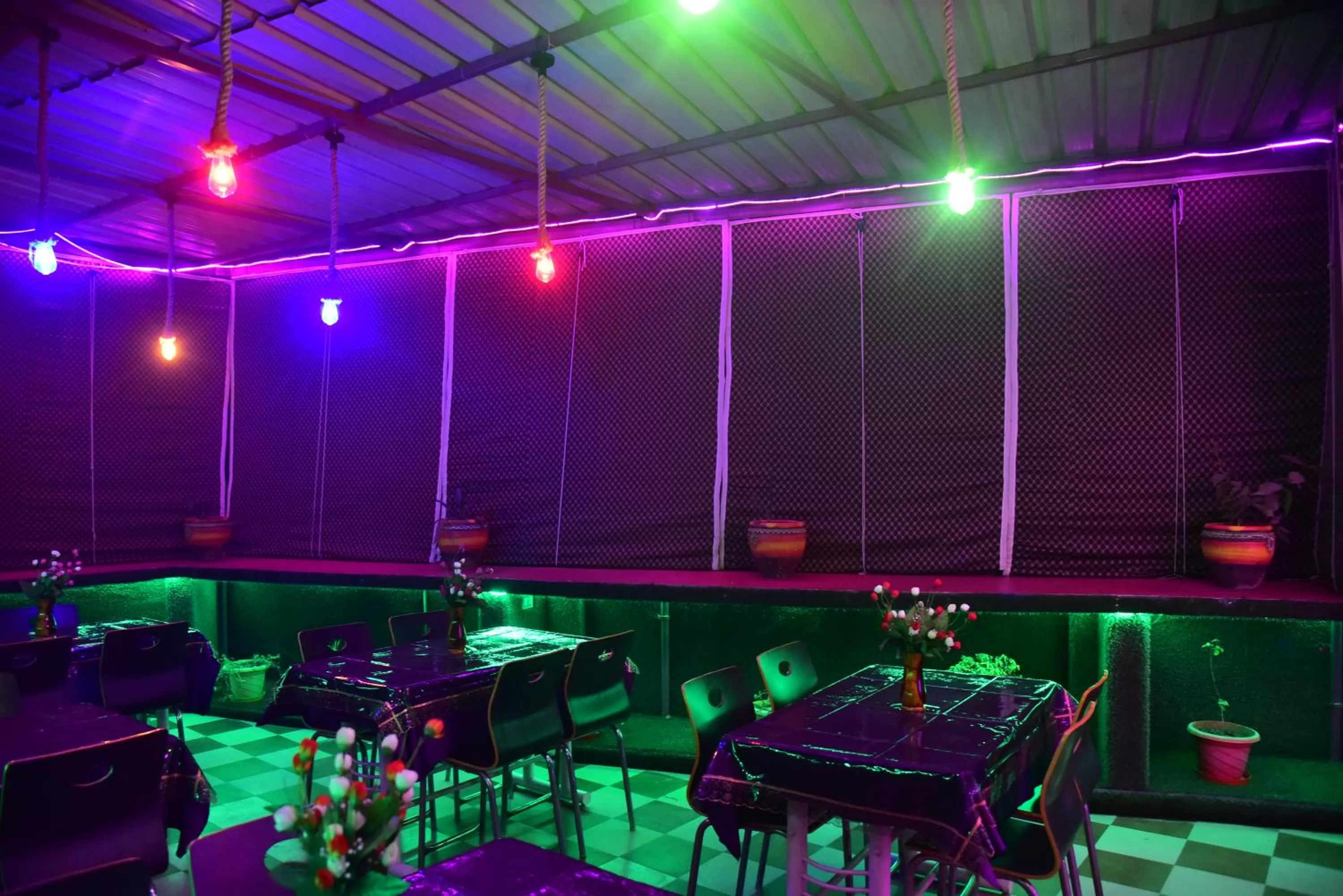 Restaurant/places to eat in The Park View Hotel