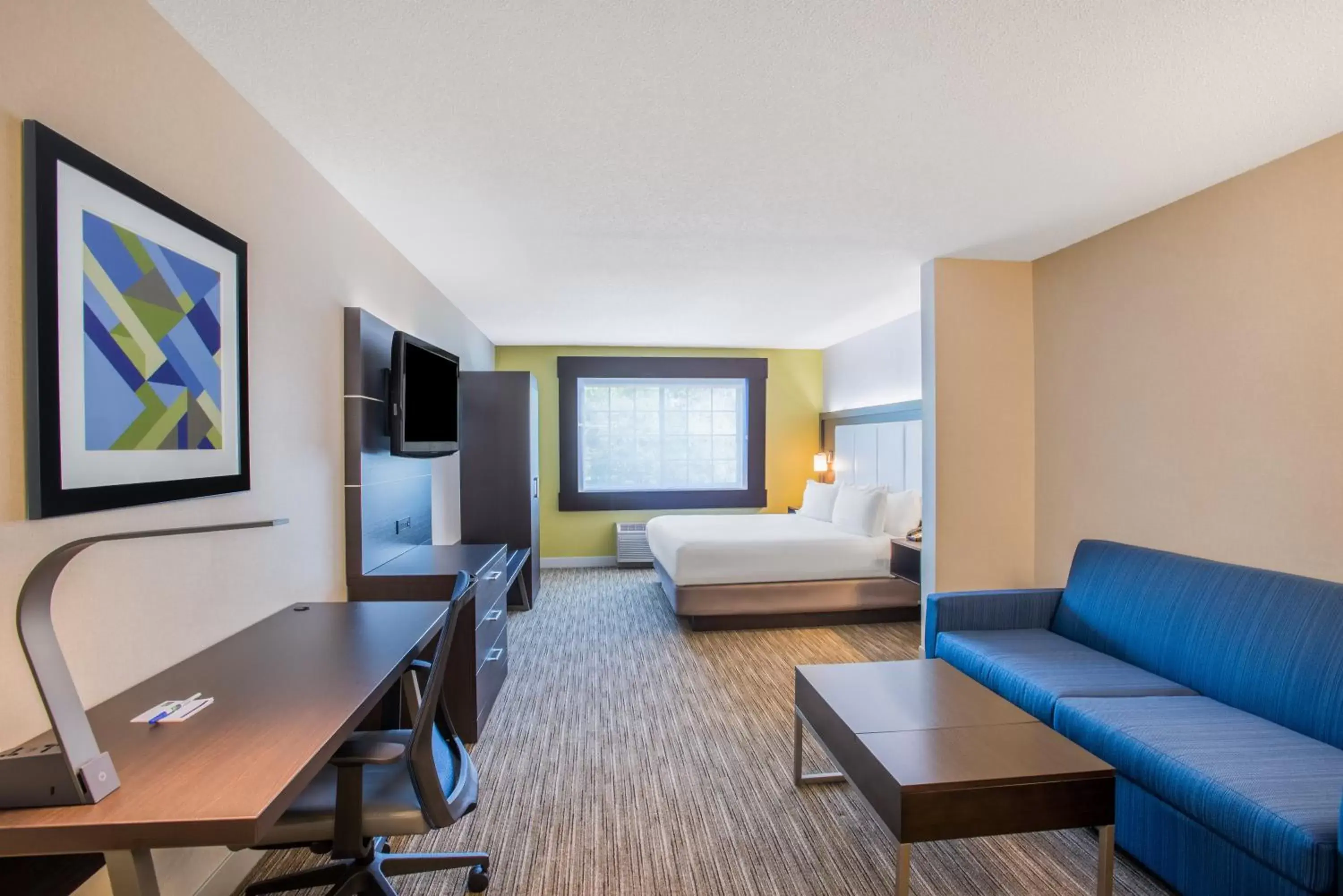 Photo of the whole room, Seating Area in Holiday Inn Express Hotel & Suites Boston - Marlboro, an IHG Hotel