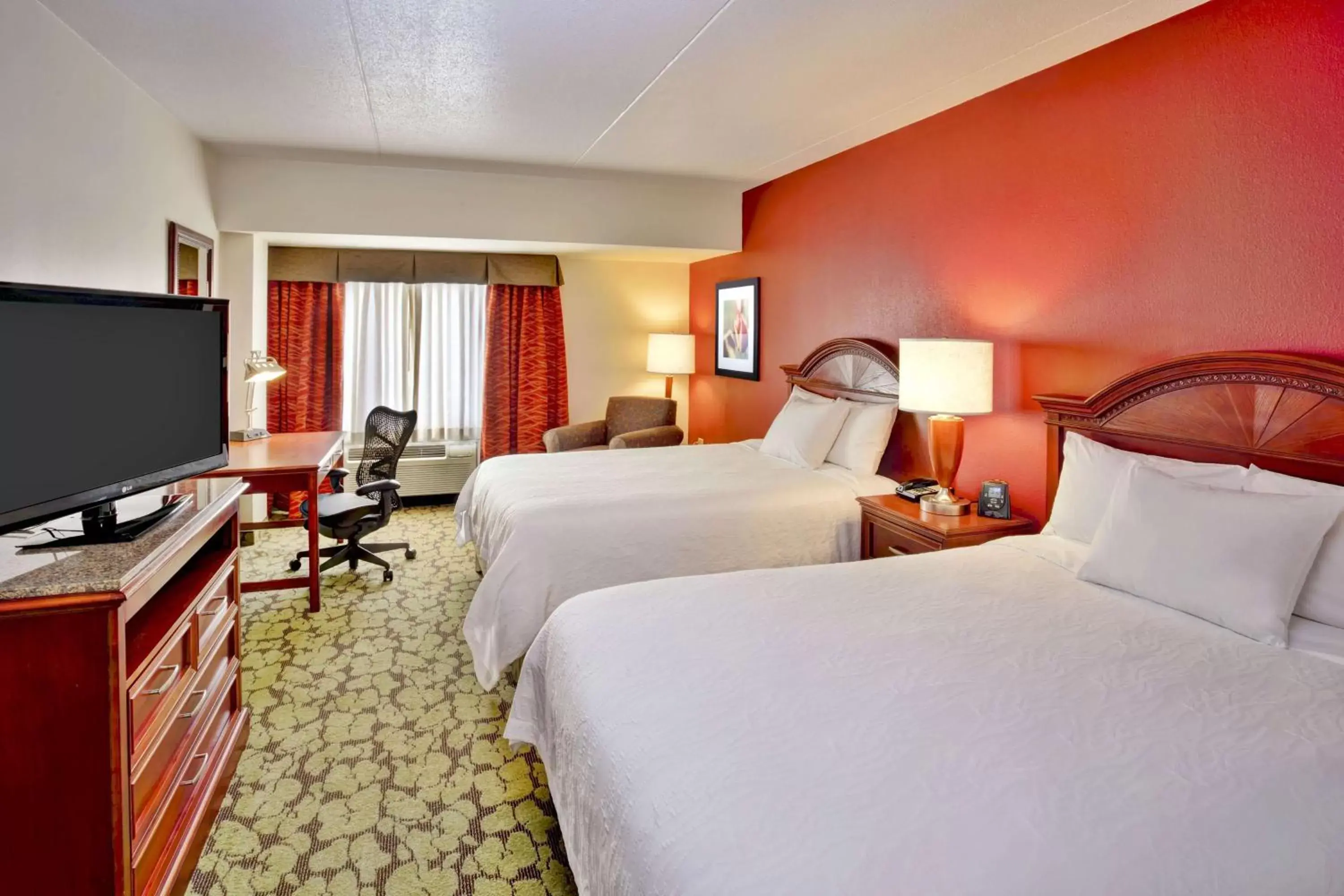 Bedroom, Bed in Hilton Garden Inn Chicago/Midway Airport