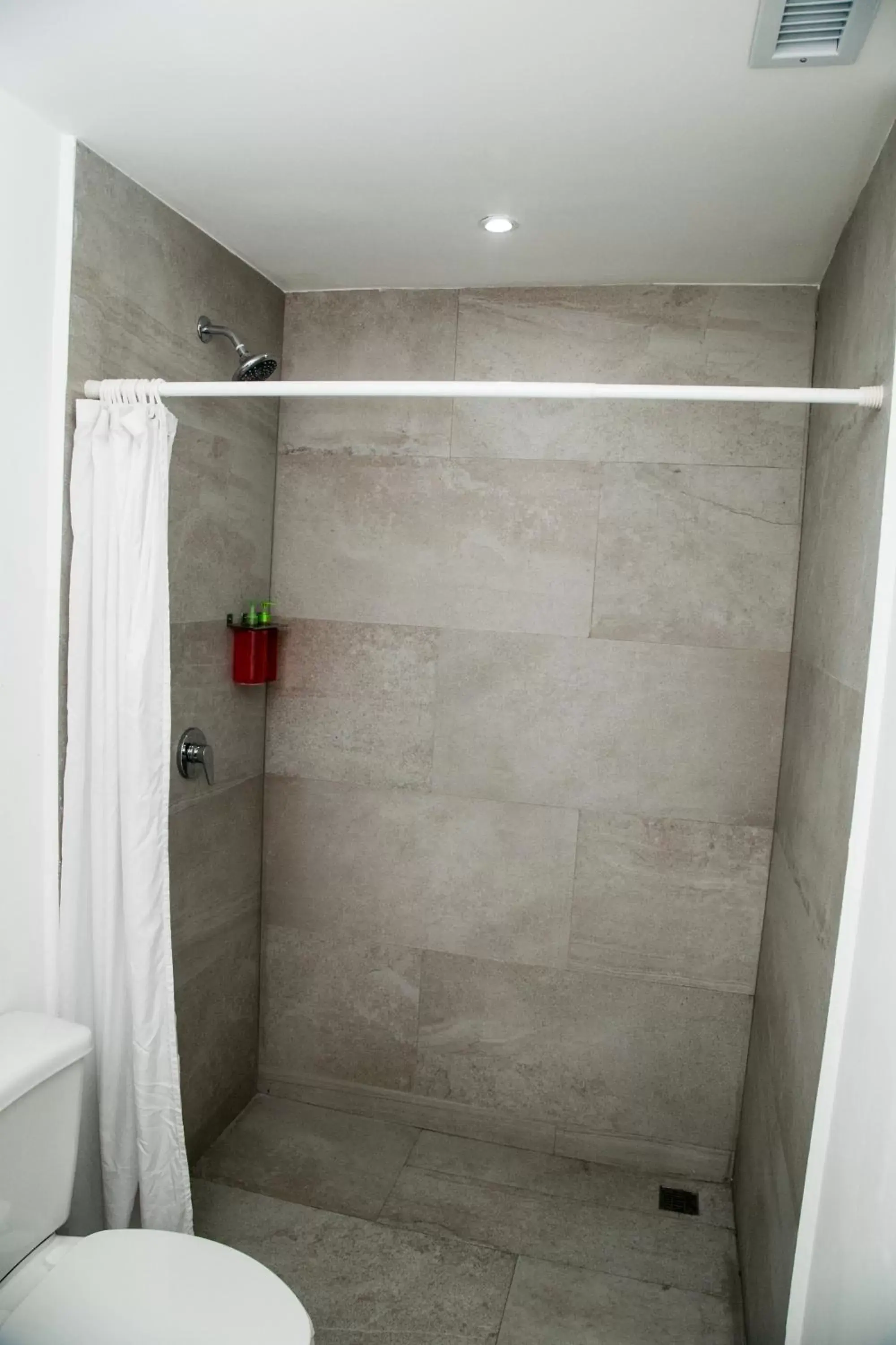 Shower, Bathroom in Booking 500