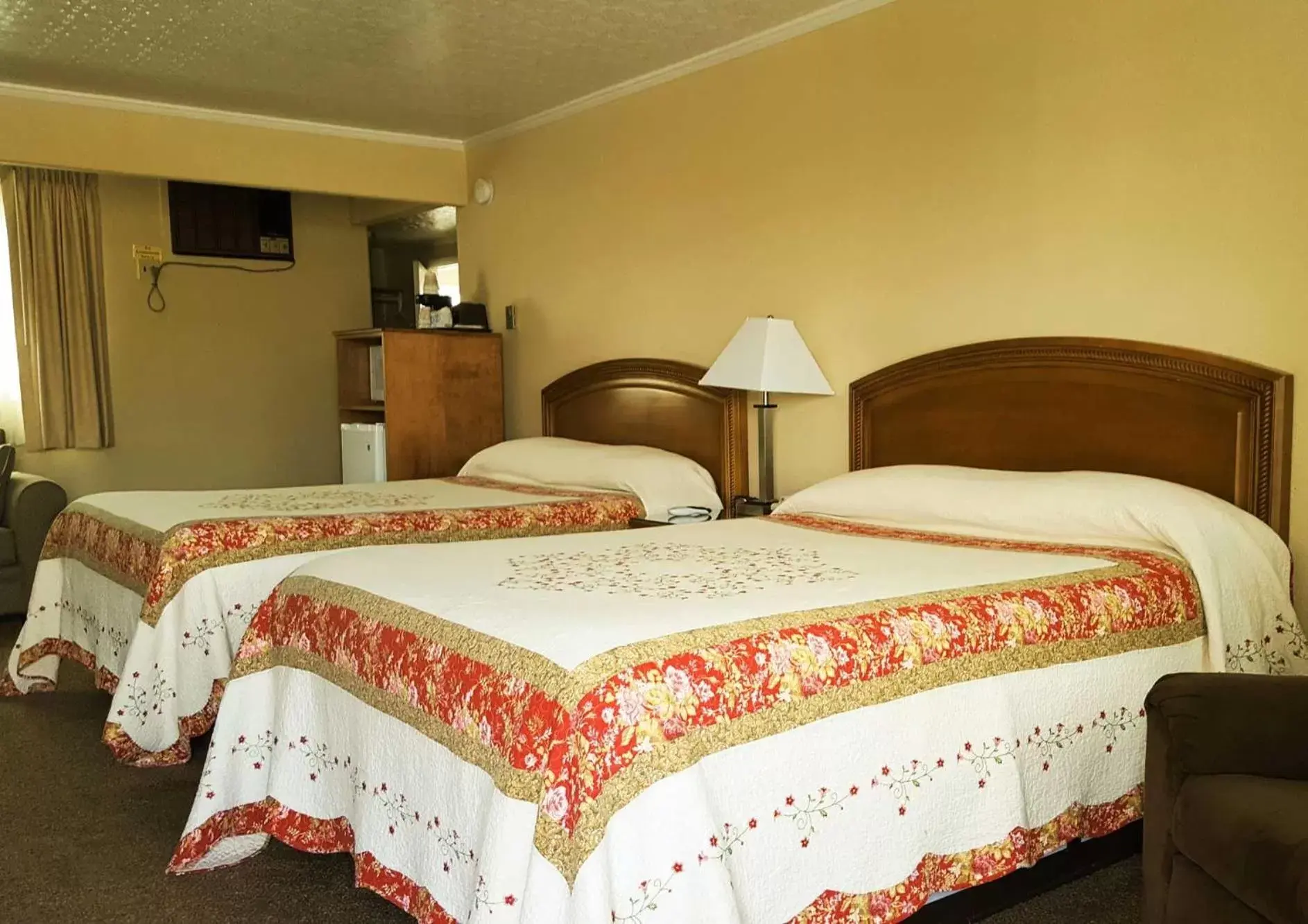 Bed in Bristlecone Motel