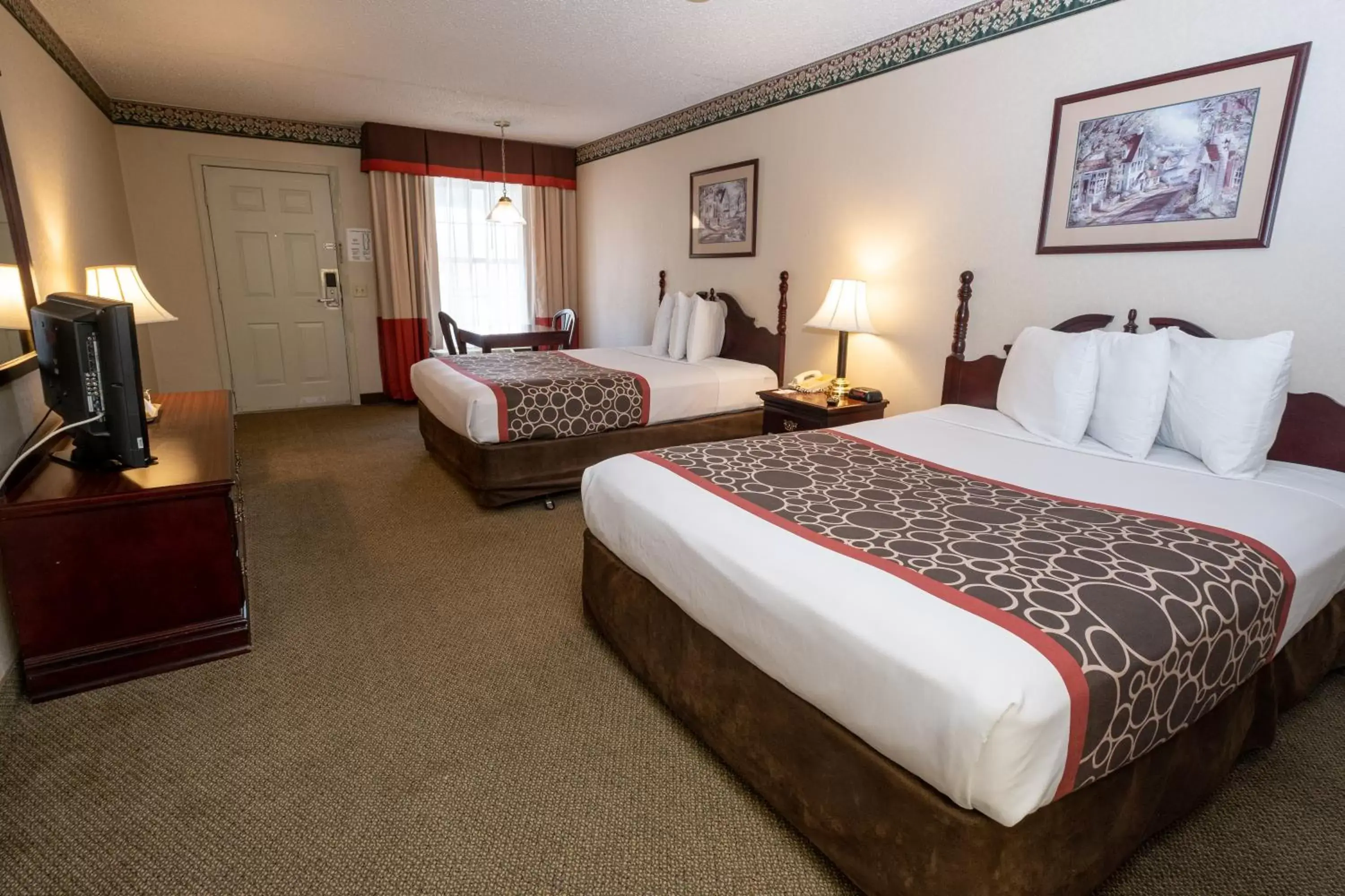 Photo of the whole room, Bed in Hilltop Inn & Suites - North Stonington