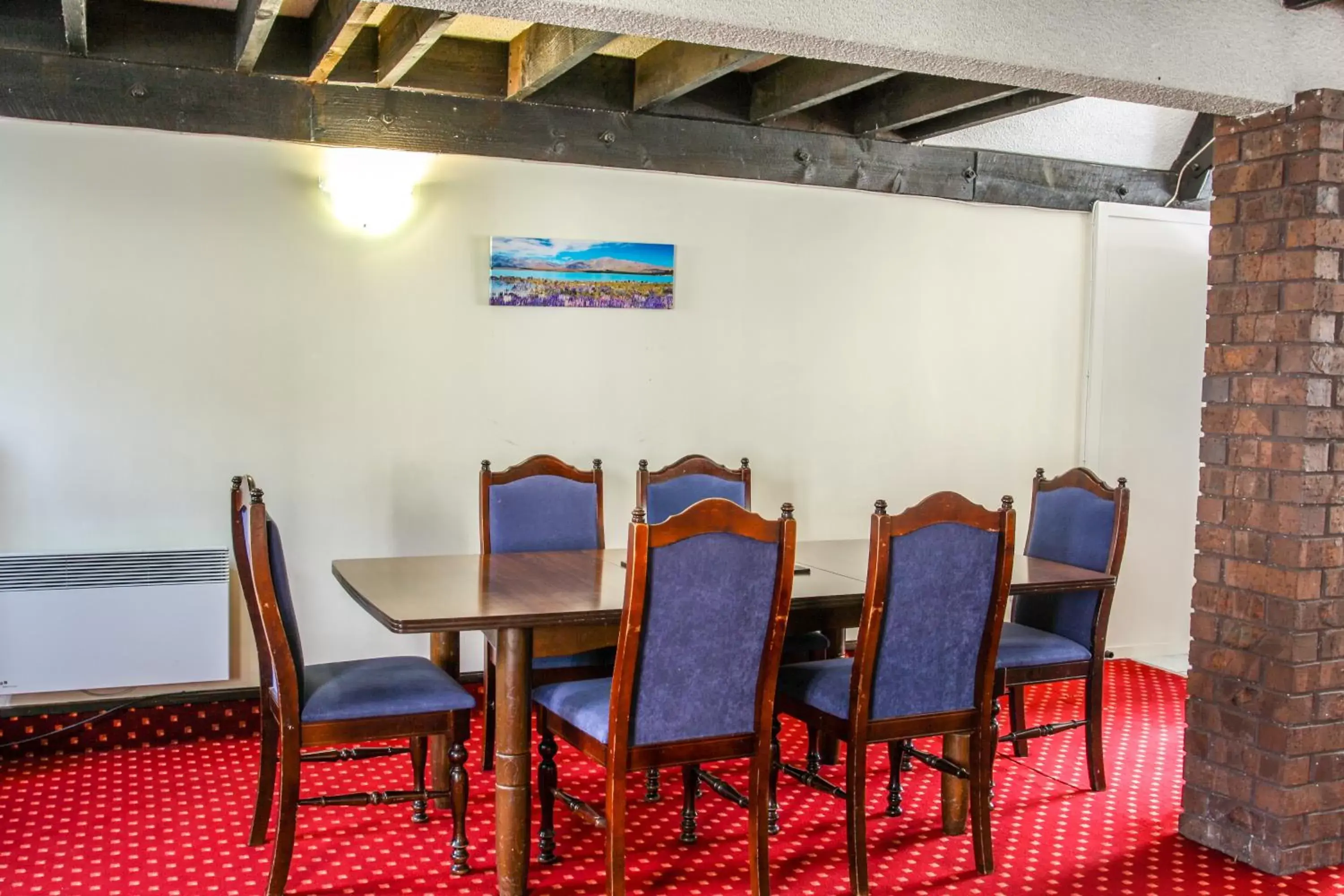 Dining area in Camelot Motor Lodge