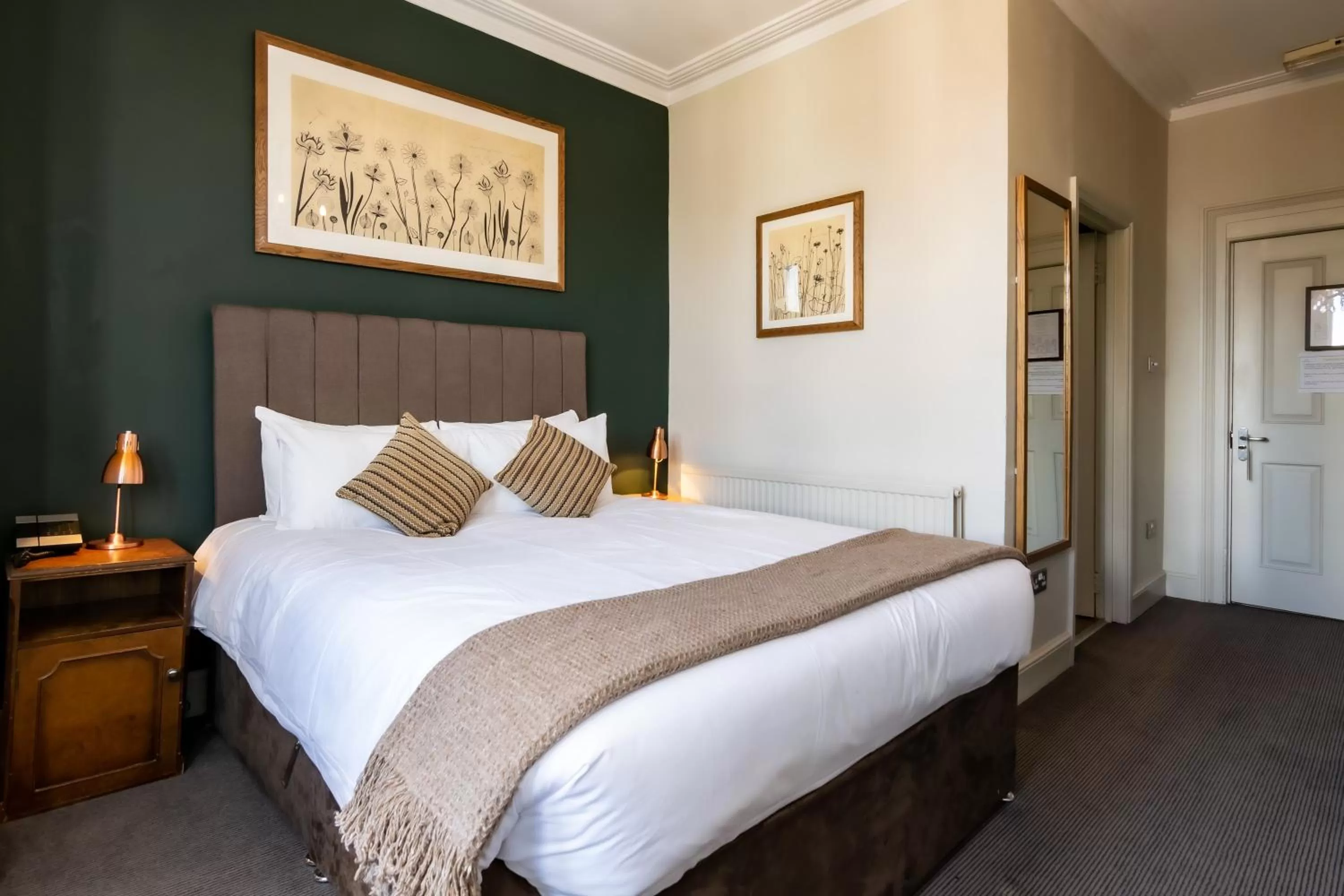 Bed in Kew Gardens Hotel