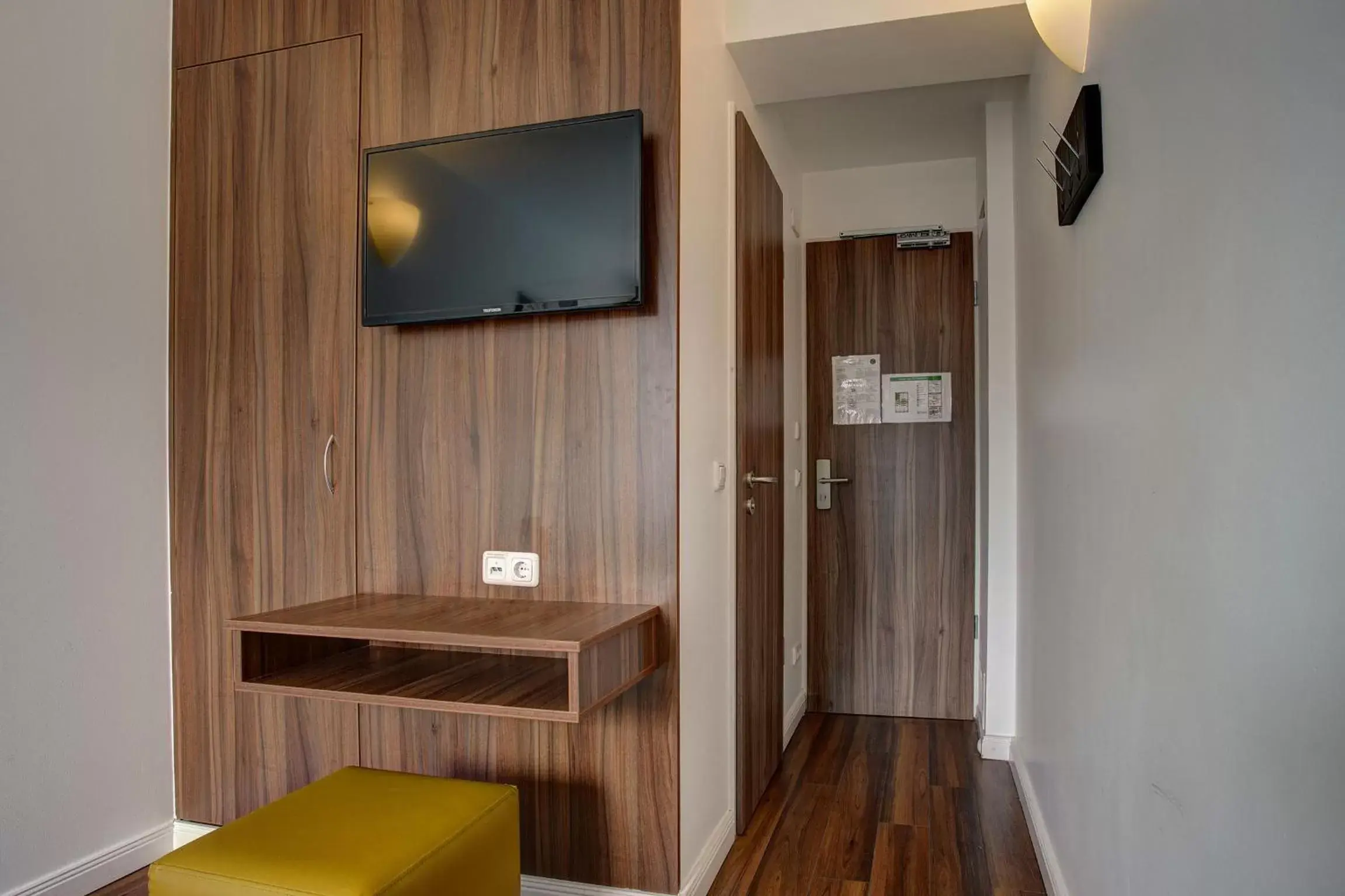 TV and multimedia, TV/Entertainment Center in North-Hotel