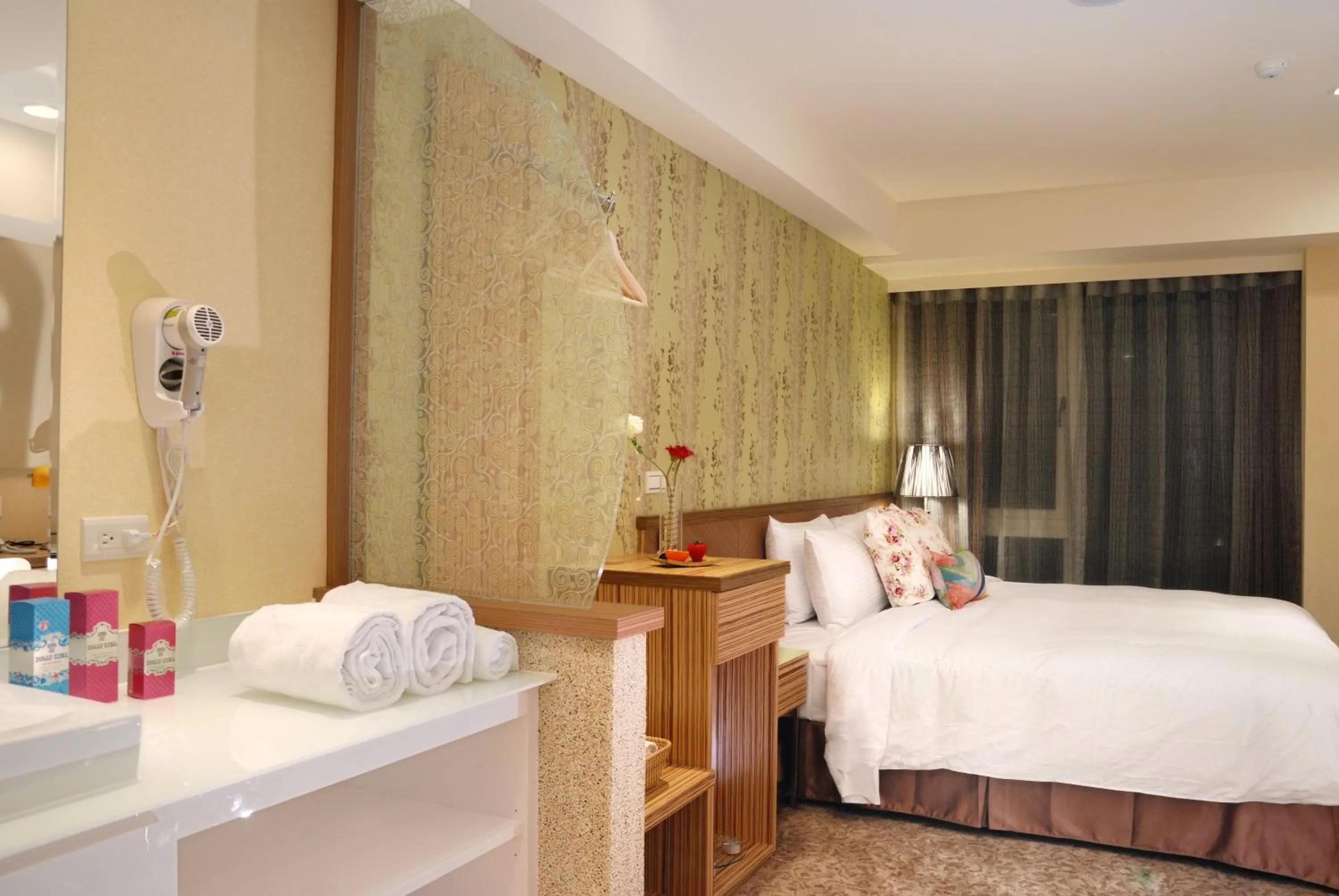 Photo of the whole room, Bed in NAGAHIRO Hotel