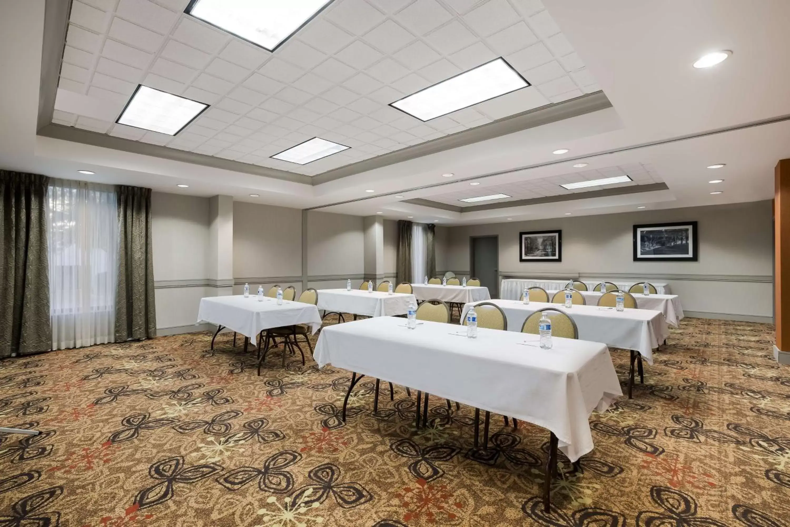 Meeting/conference room in Hampton Inn McHenry
