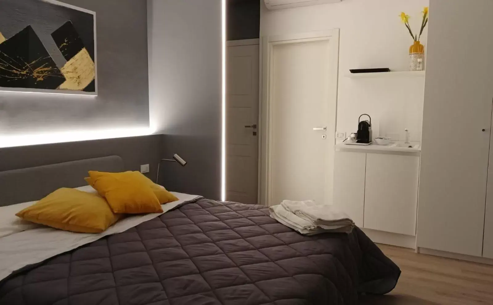 Bedroom, Bed in Narciso boutique apartment