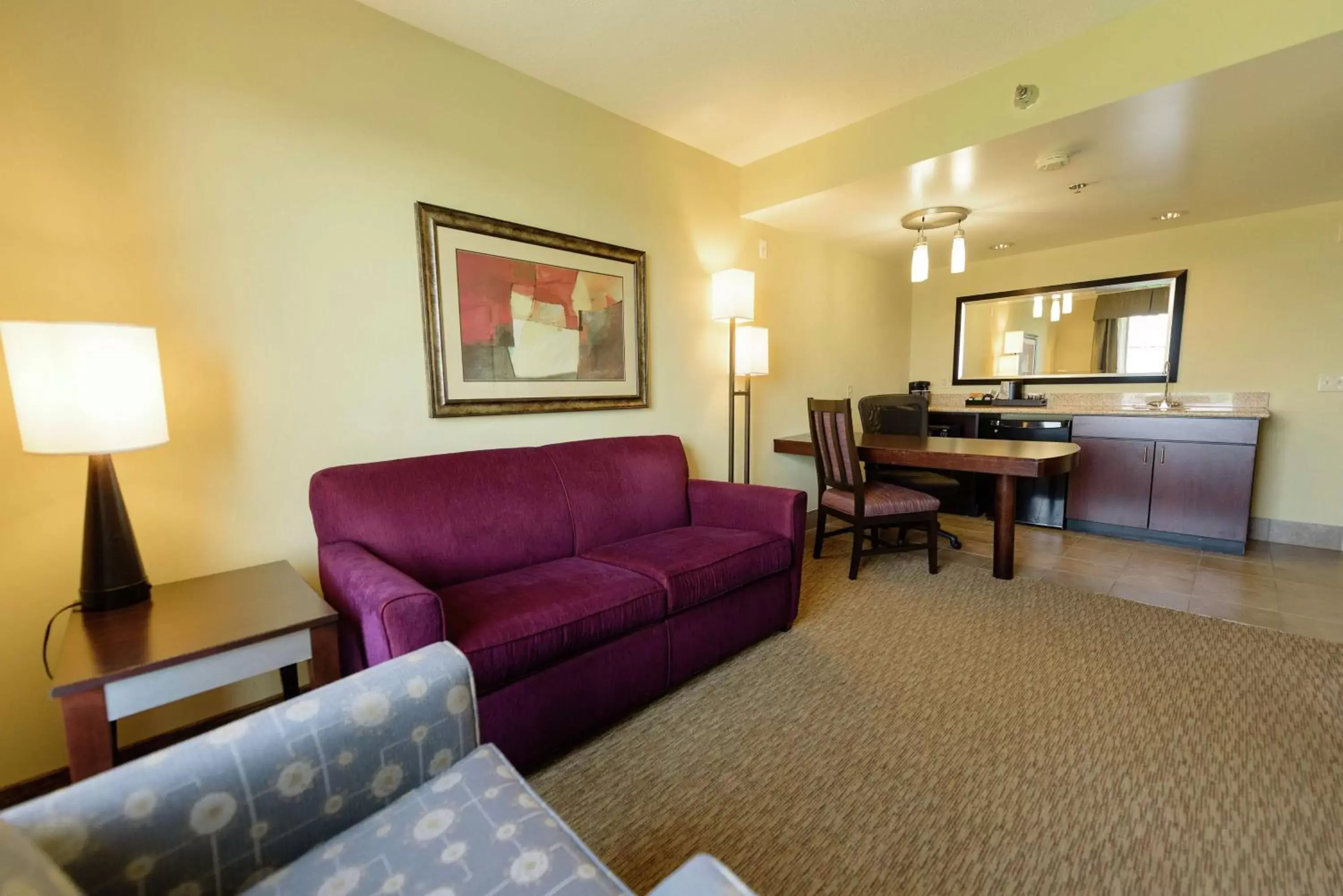 Bedroom, Seating Area in Embassy Suites by Hilton Minneapolis North