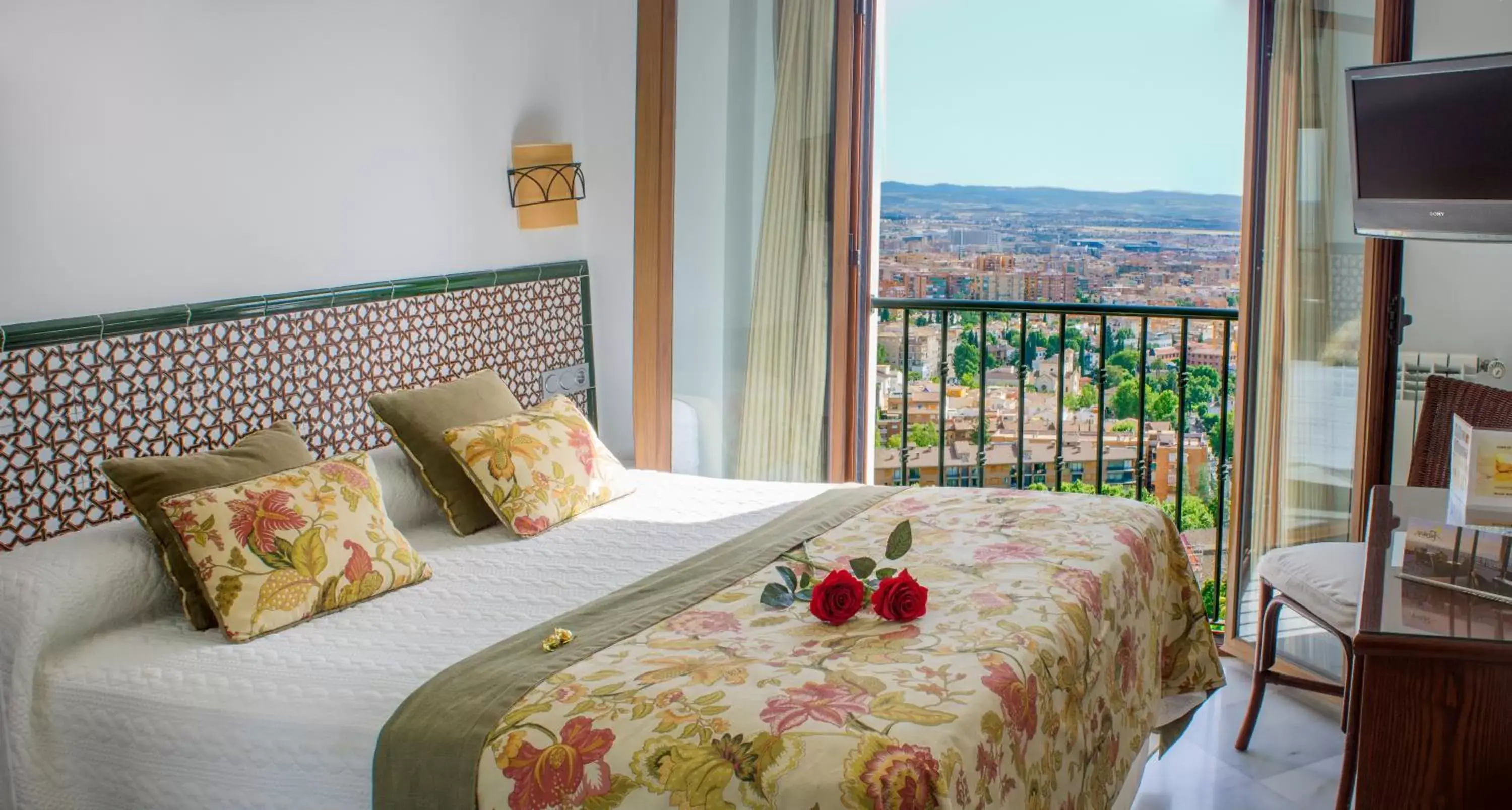 City view, Bed in Hotel Mirador Arabeluj