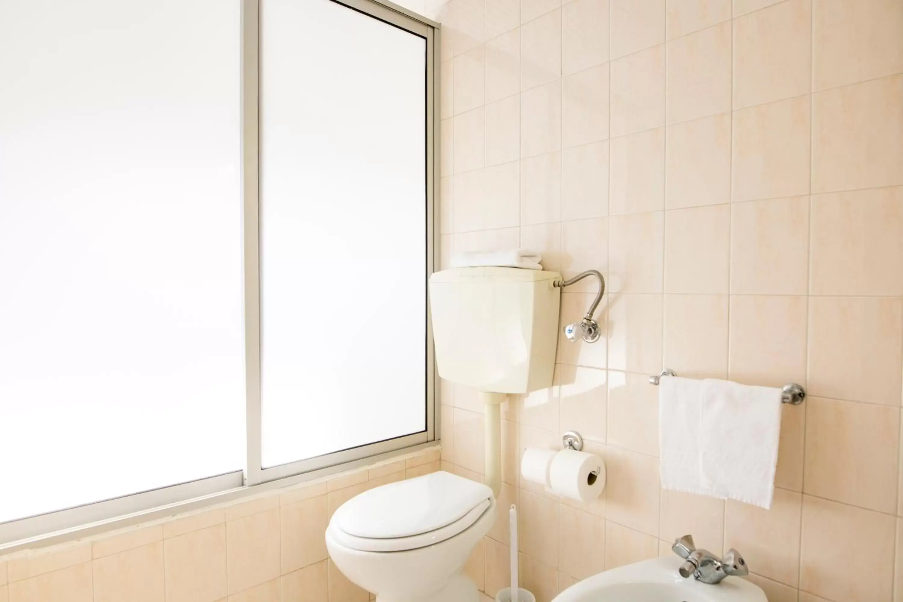 Toilet, Bathroom in Dona Amélia Hotel by RIDAN Hotels