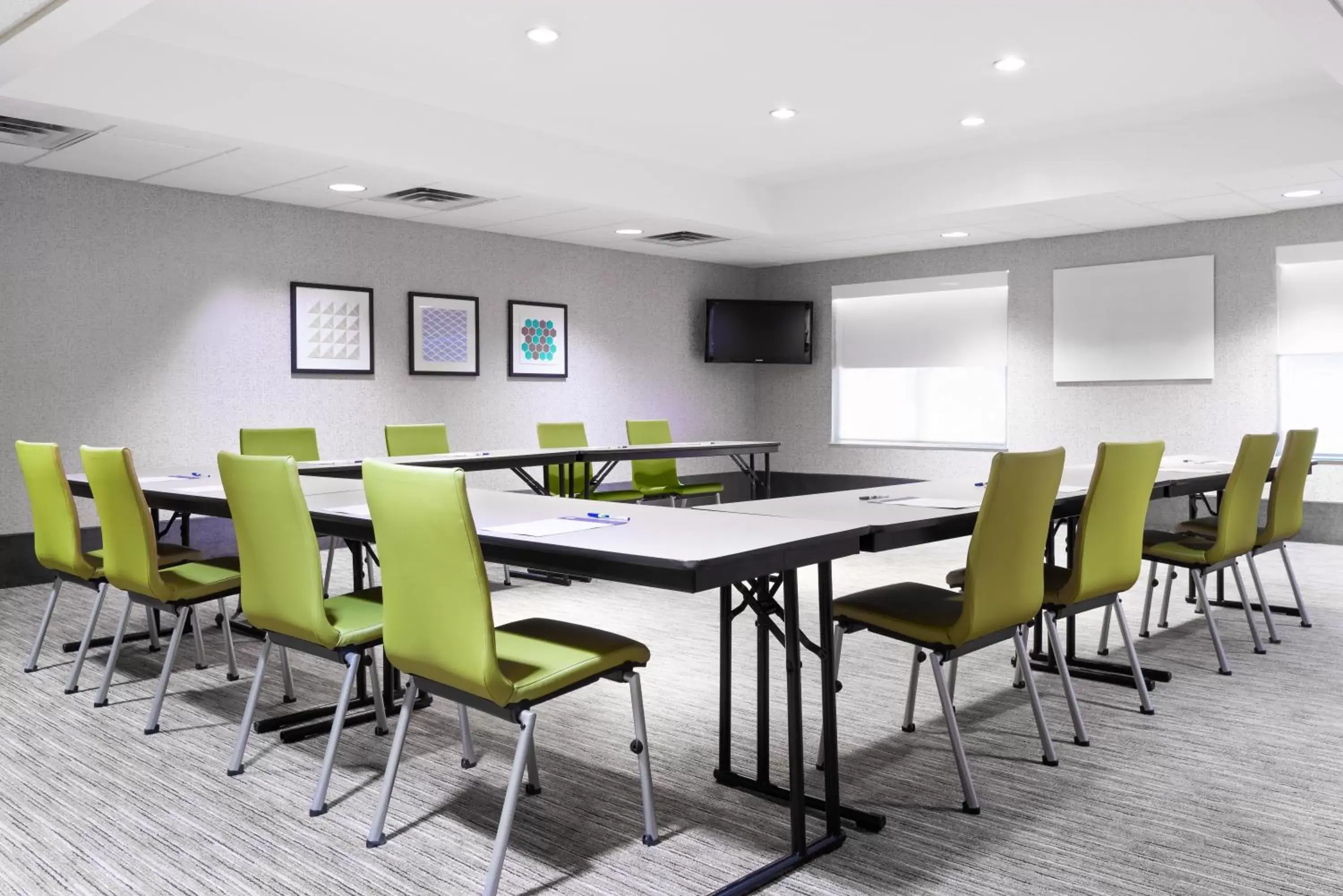 Meeting/conference room in Holiday Inn Express & Suites - Columbus Airport East, an IHG Hotel