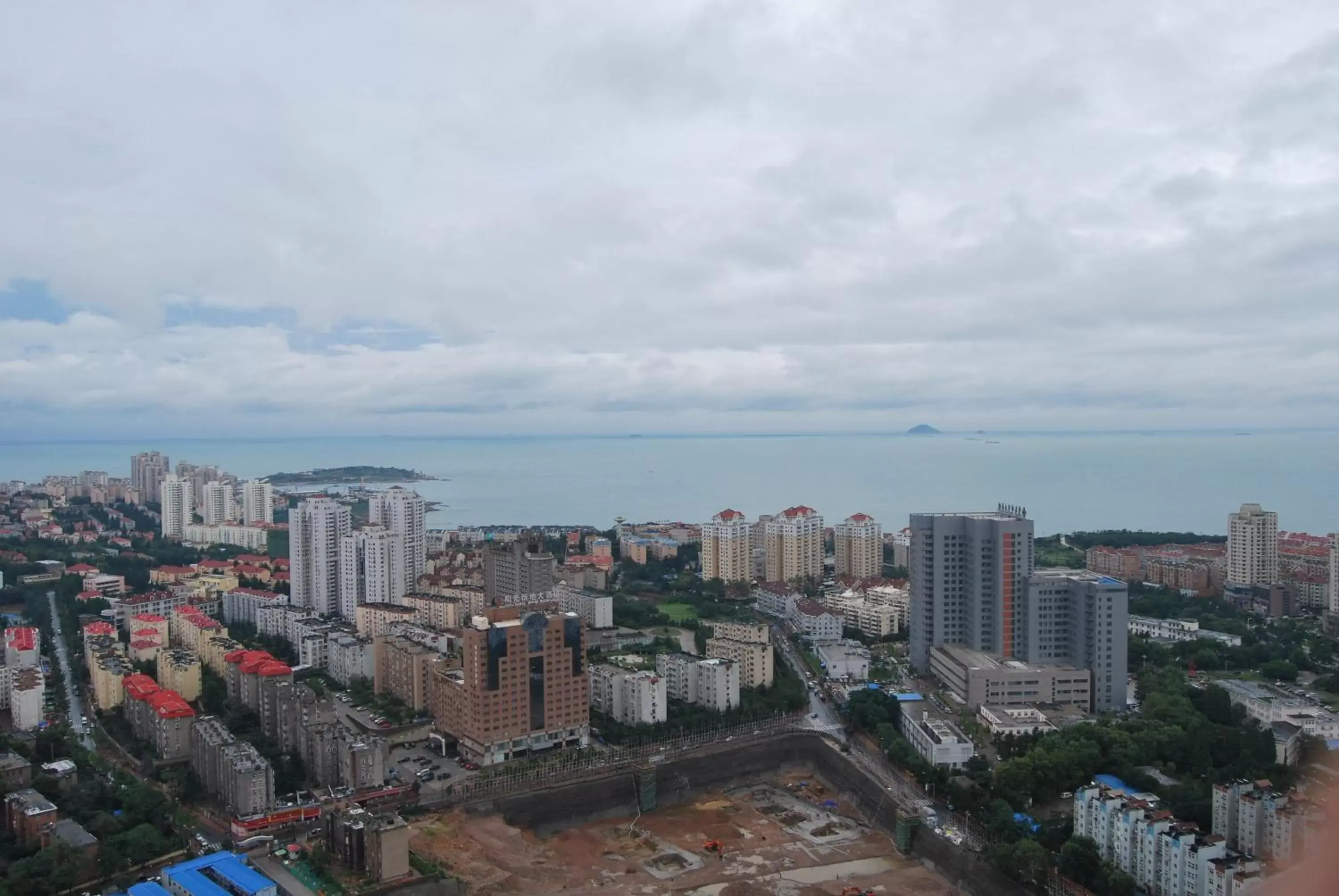 Photo of the whole room, Bird's-eye View in Crowne Plaza Qingdao, an IHG Hotel