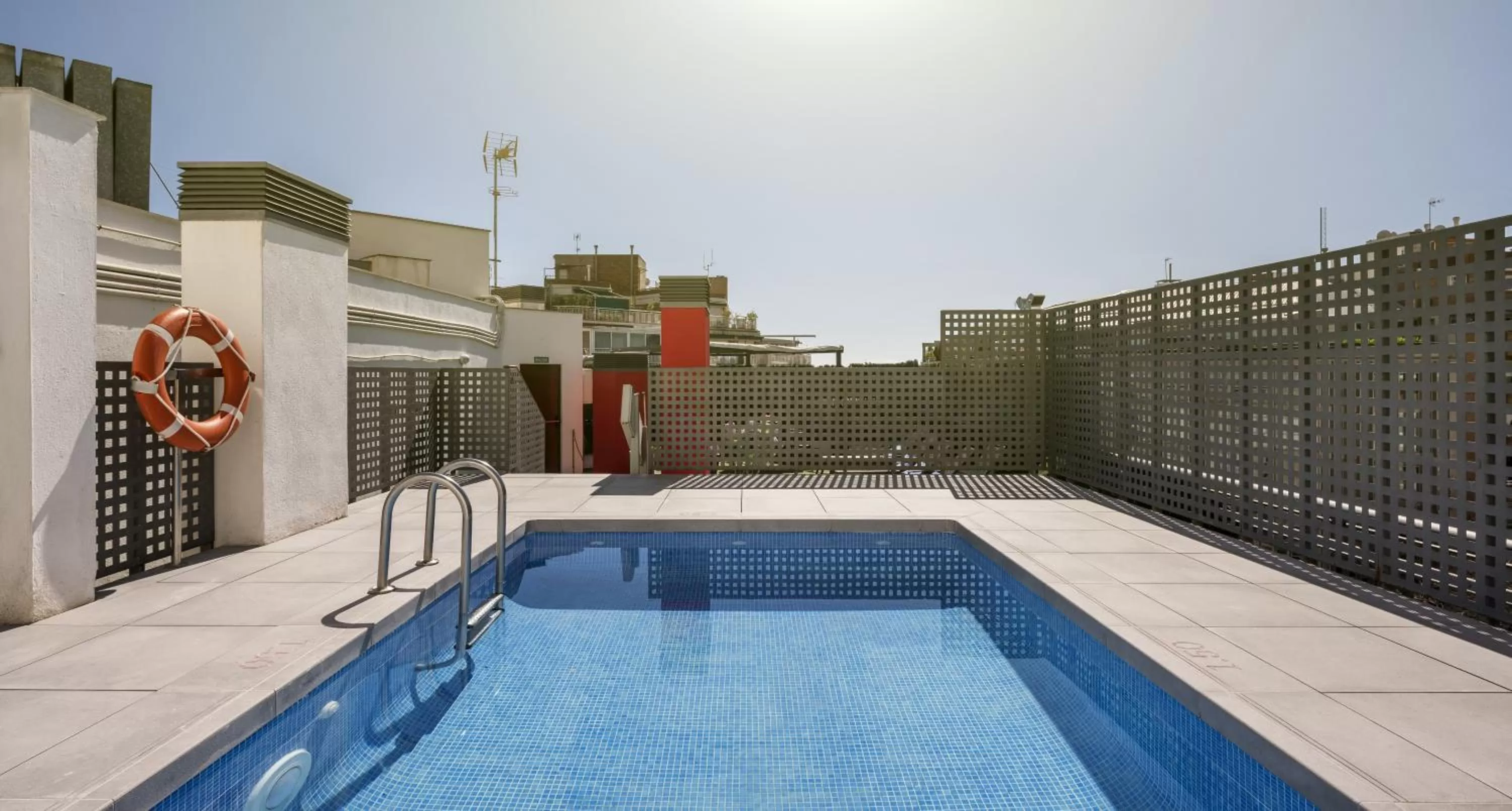 Swimming pool in Ilunion Auditori