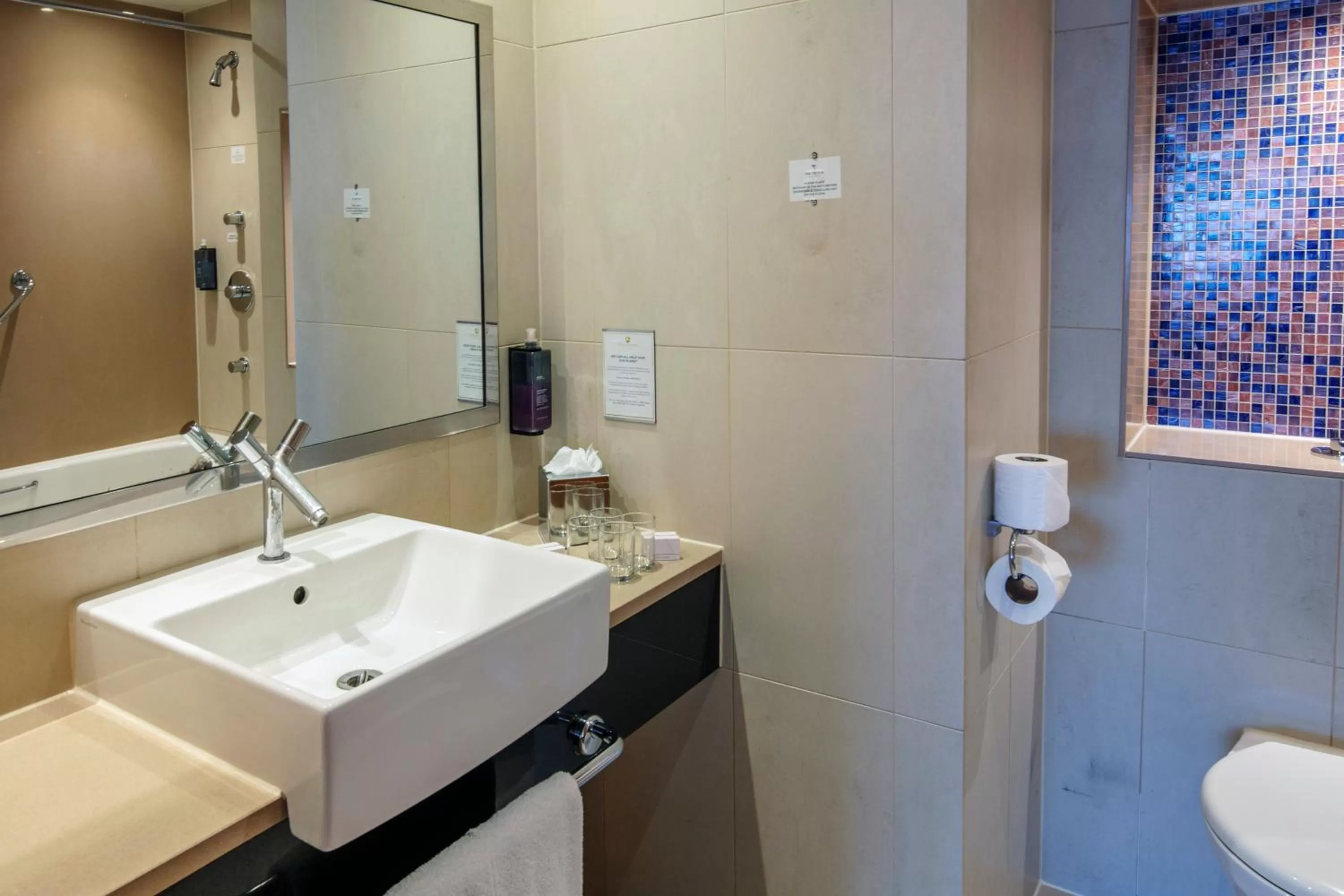 Bathroom in The Crown London, WorldHotels Distinctive