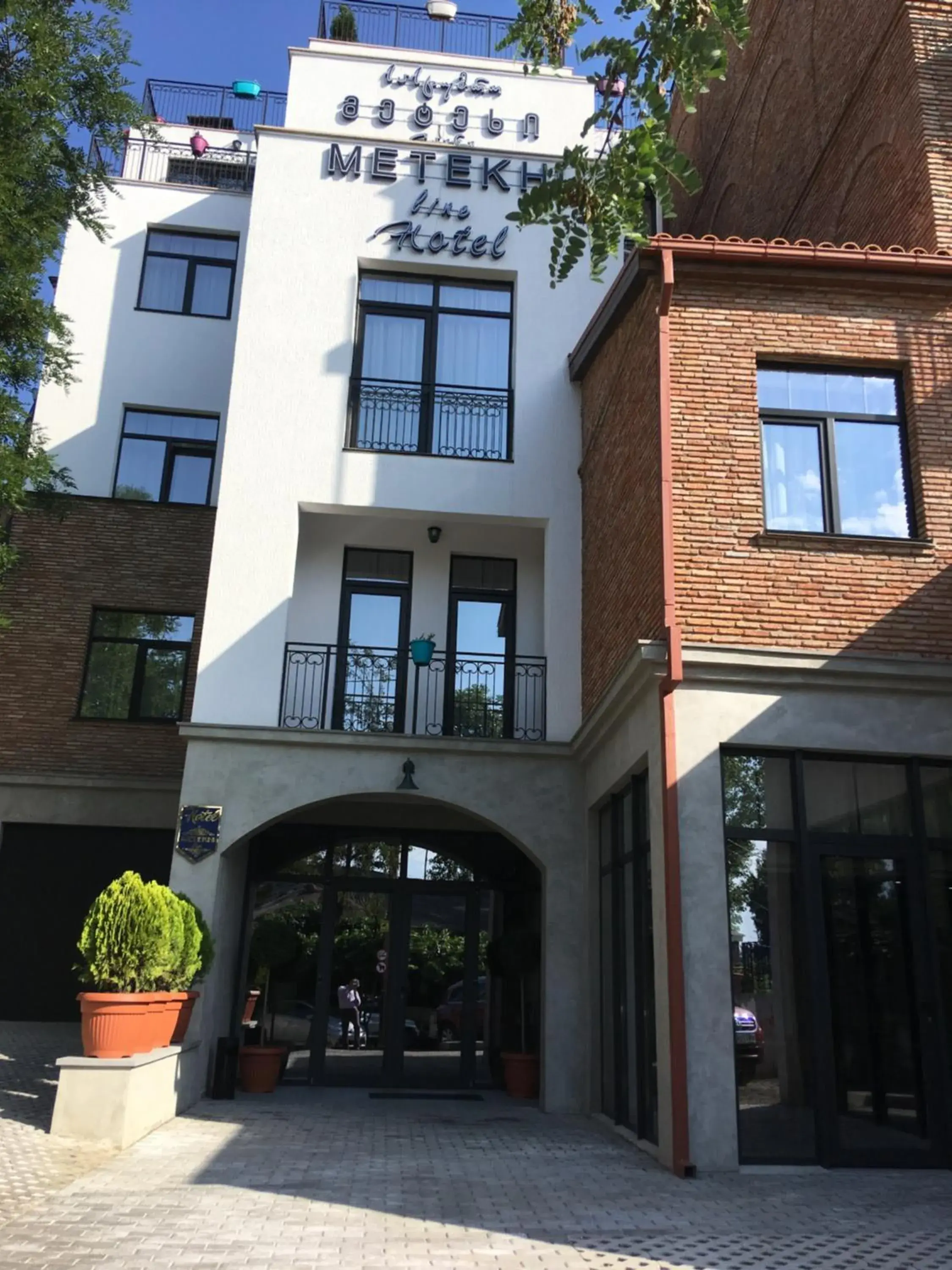 Property Building in Hotel Metekhi Line