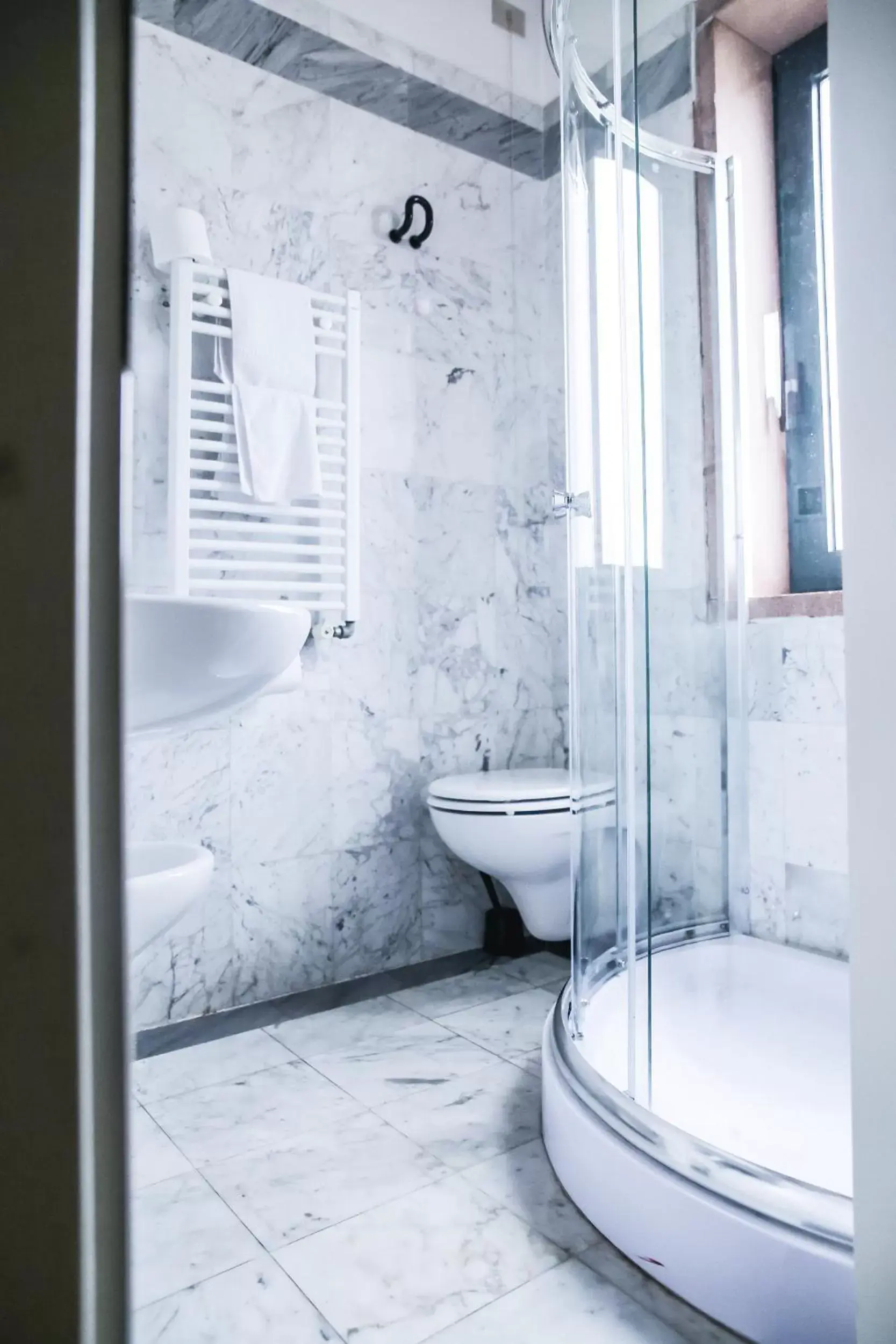 Shower, Bathroom in Hotel Villa Pigalle