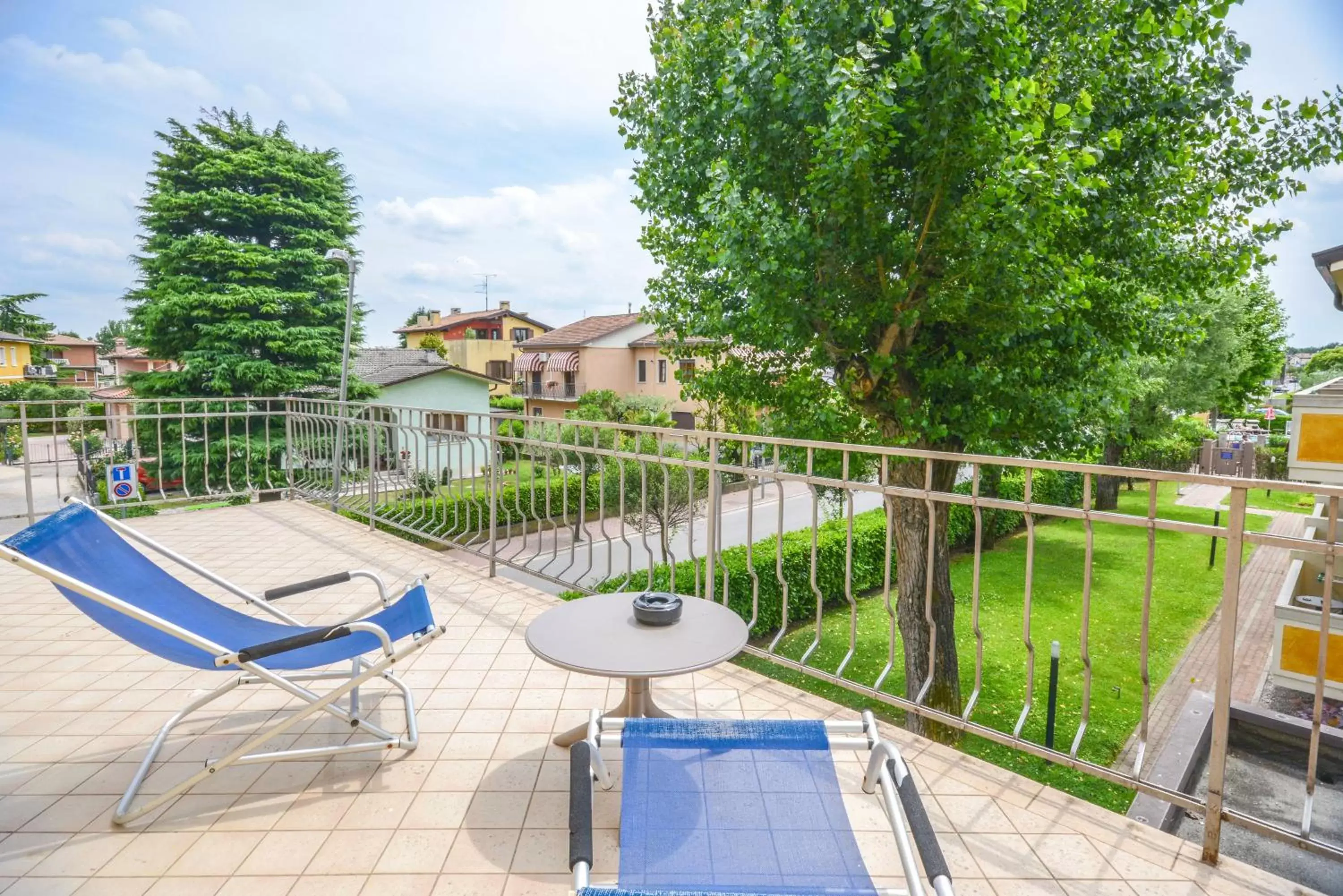 Balcony/Terrace, Pool View in Hotel Riel