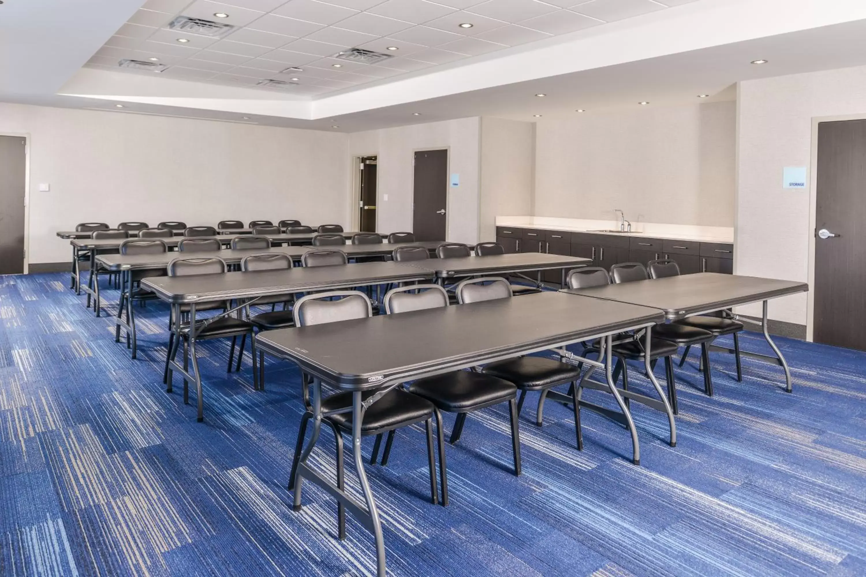 Meeting/conference room in Holiday Inn Express & Suites - Kansas City - Lee's Summit, an IHG Hotel