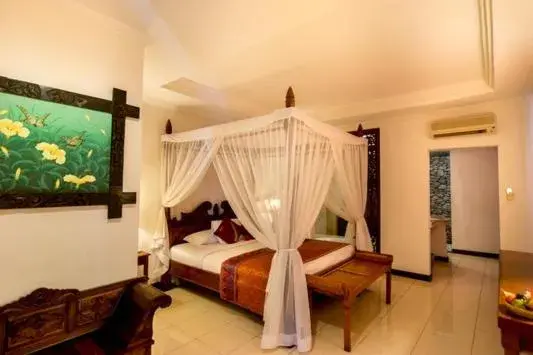 Bed in Sahadewa Resort & Spa