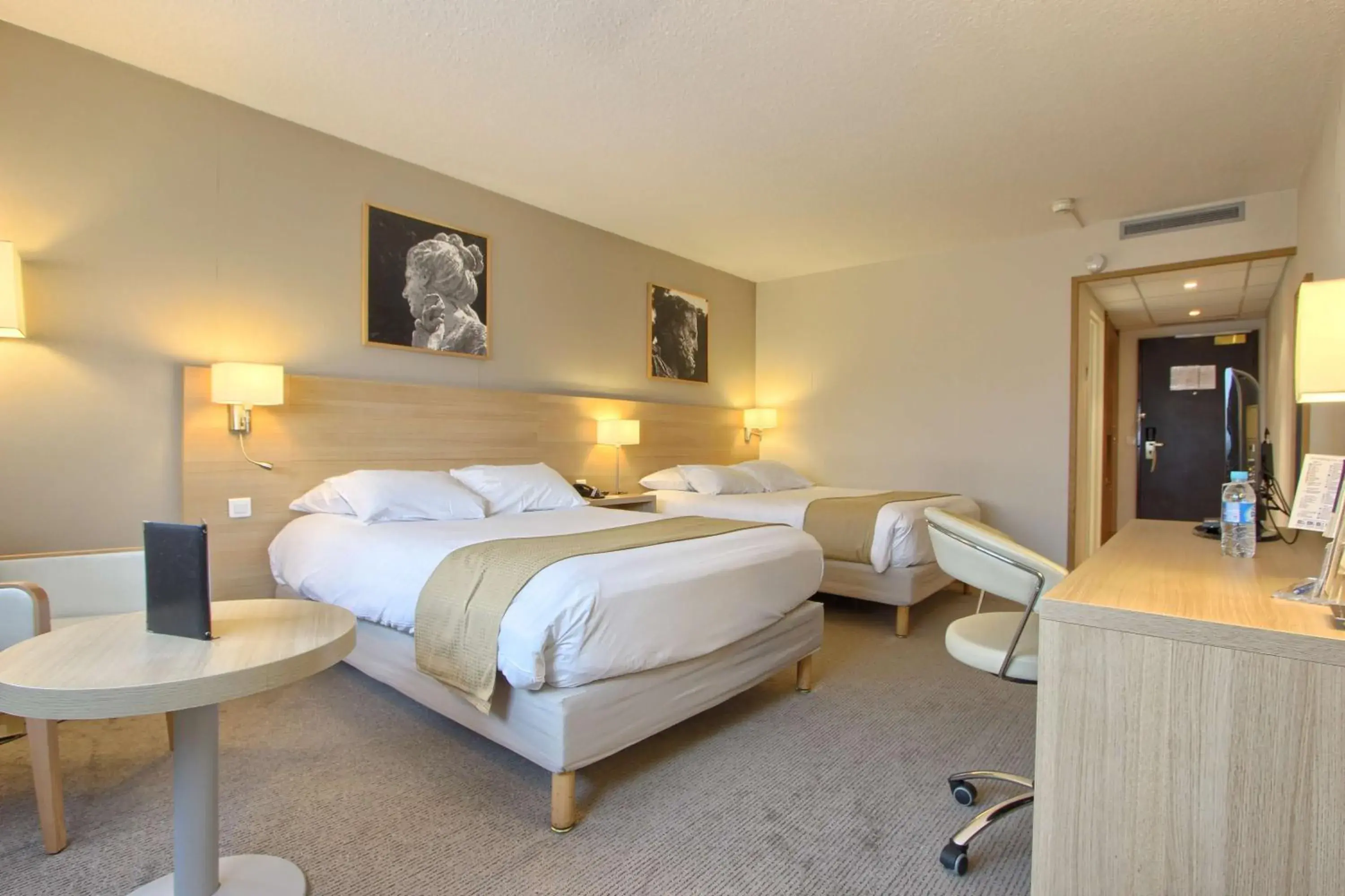 Family Room in Best Western Plus Paris Orly Airport Family Room in Best Western Plus Paris Orly Airport