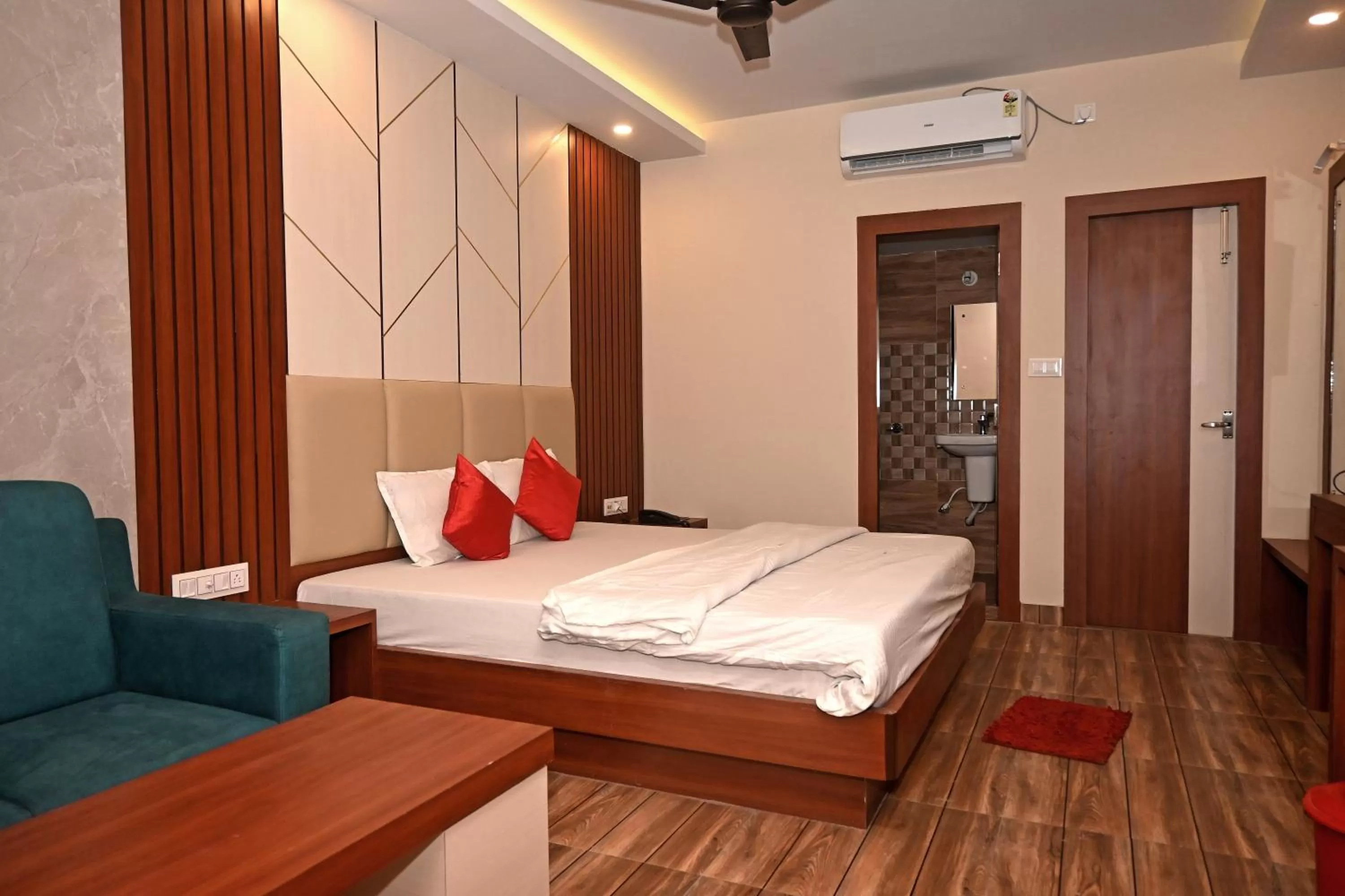 Bed in Royal Sea View