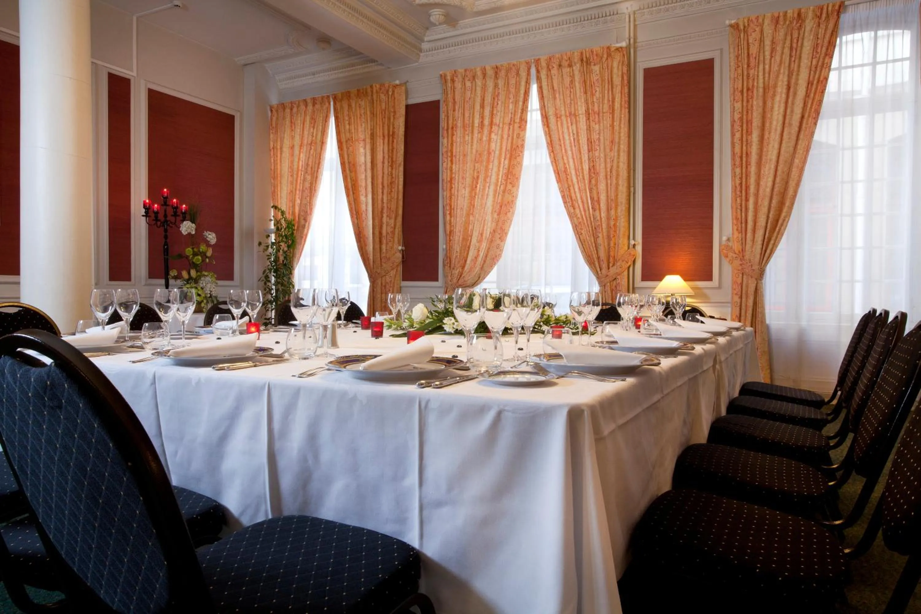 Restaurant/places to eat in Logis Le Midland