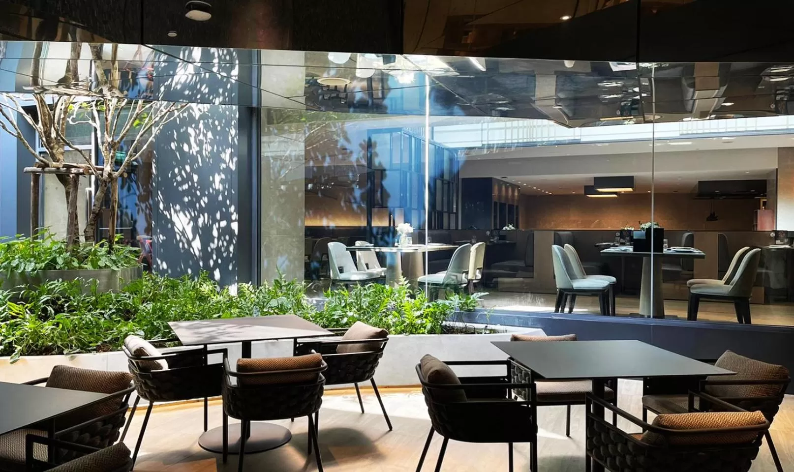 Restaurant/places to eat in Carlton Hotel Bangkok Sukhumvit