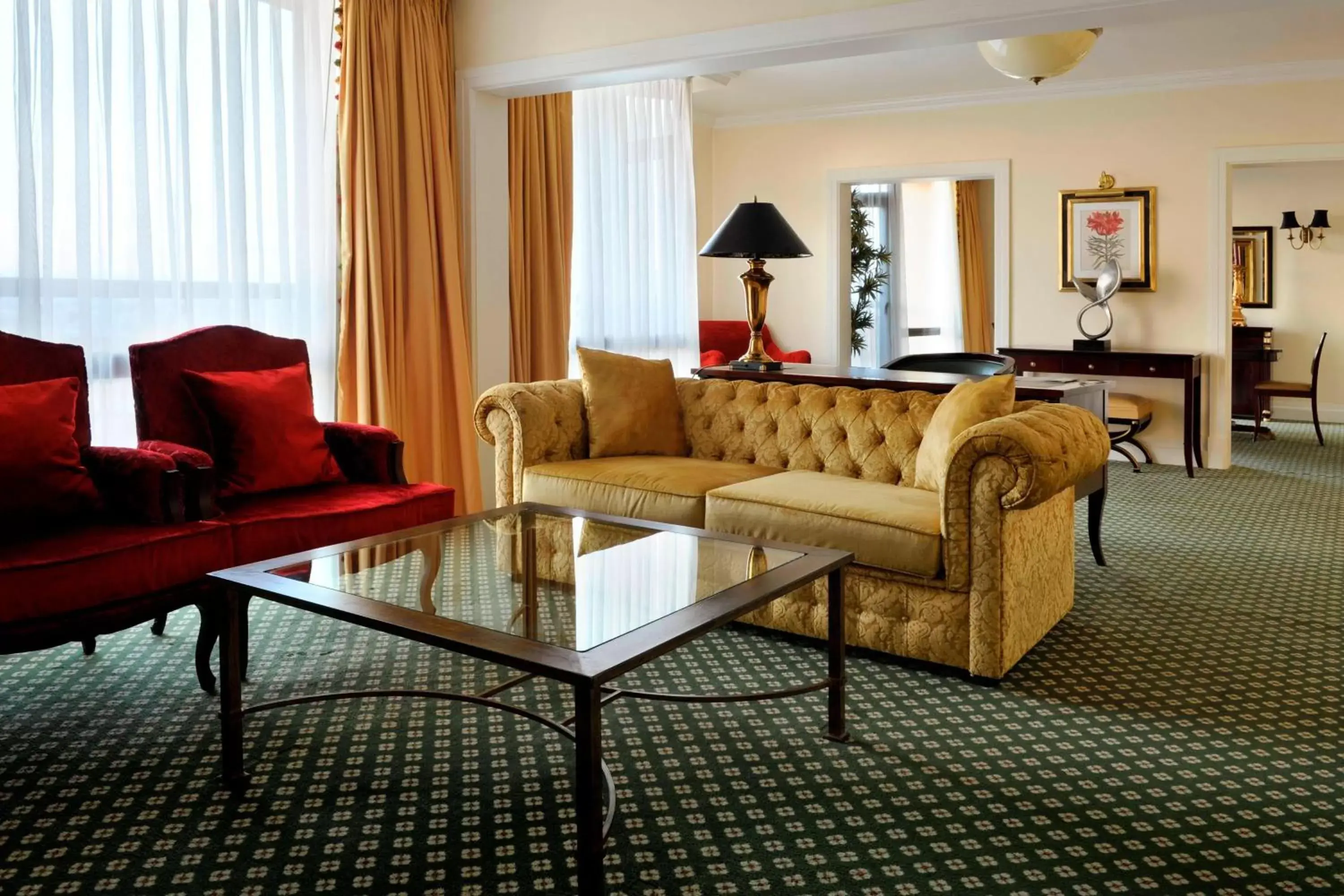 Living room, Seating Area in Lisbon Marriott Hotel