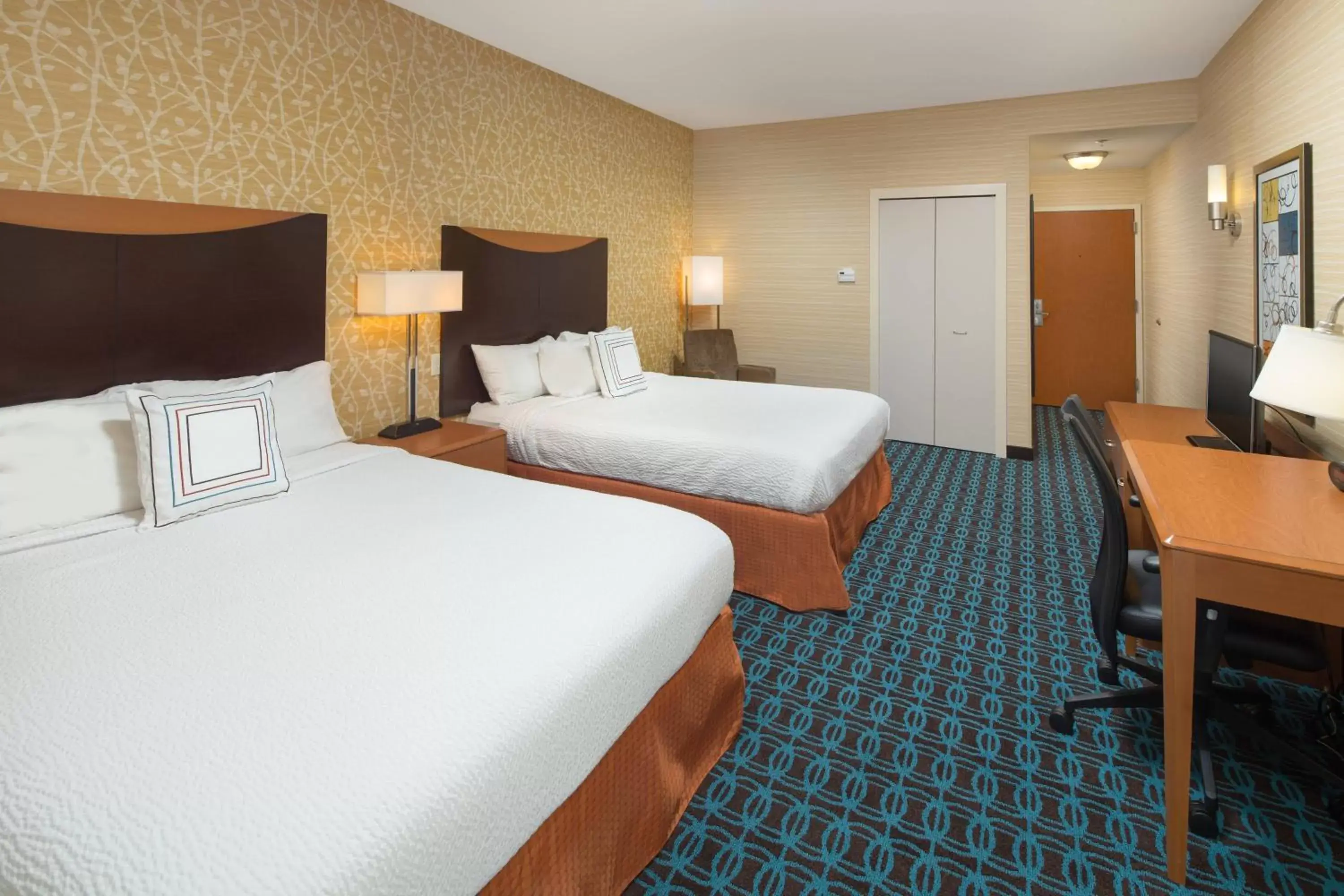 Photo of the whole room, Bed in Fairfield Inn and Suites Cleveland