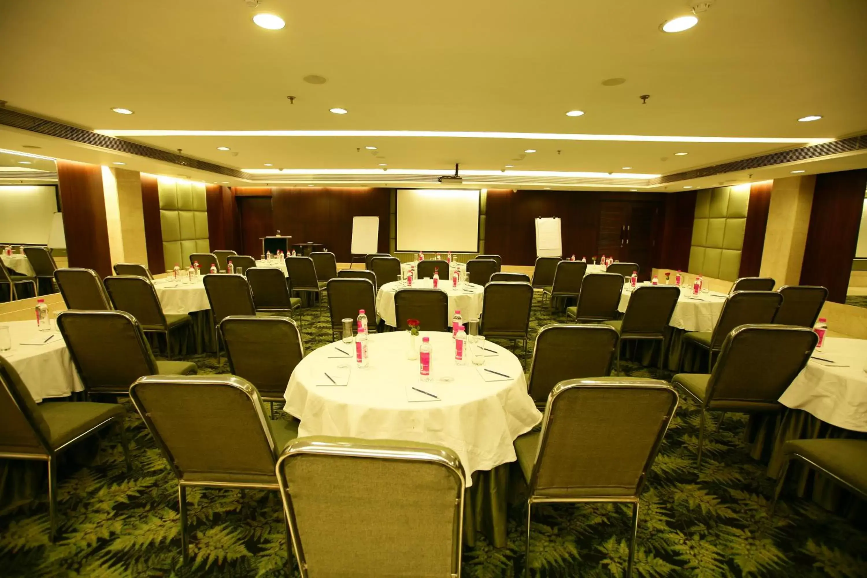 Banquet/Function facilities, Business Area/Conference Room in Muse Sarovar Portico Nehru Place