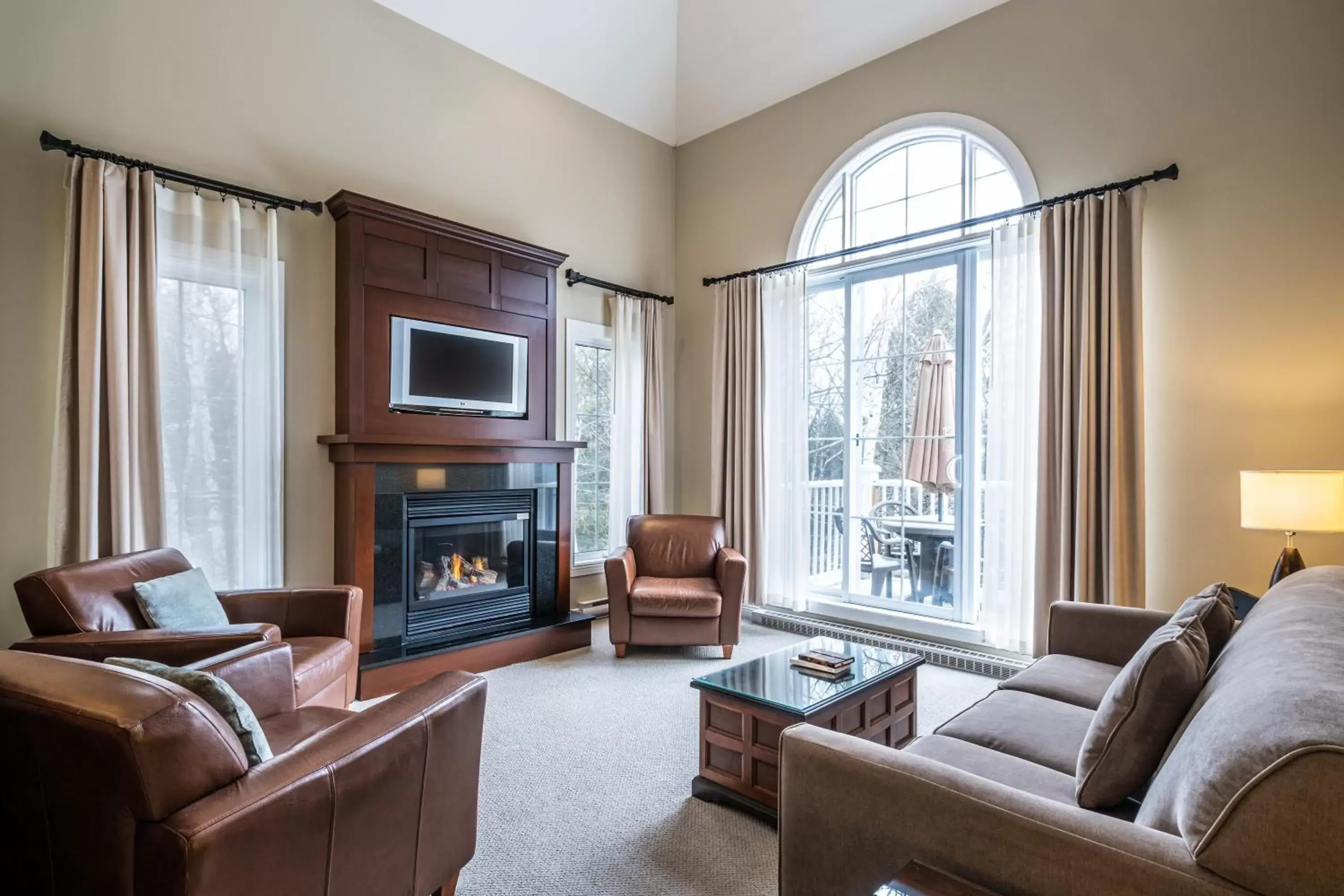 Three-Bedroom Suite in Château Beauvallon Three-Bedroom Suite in Château Beauvallon