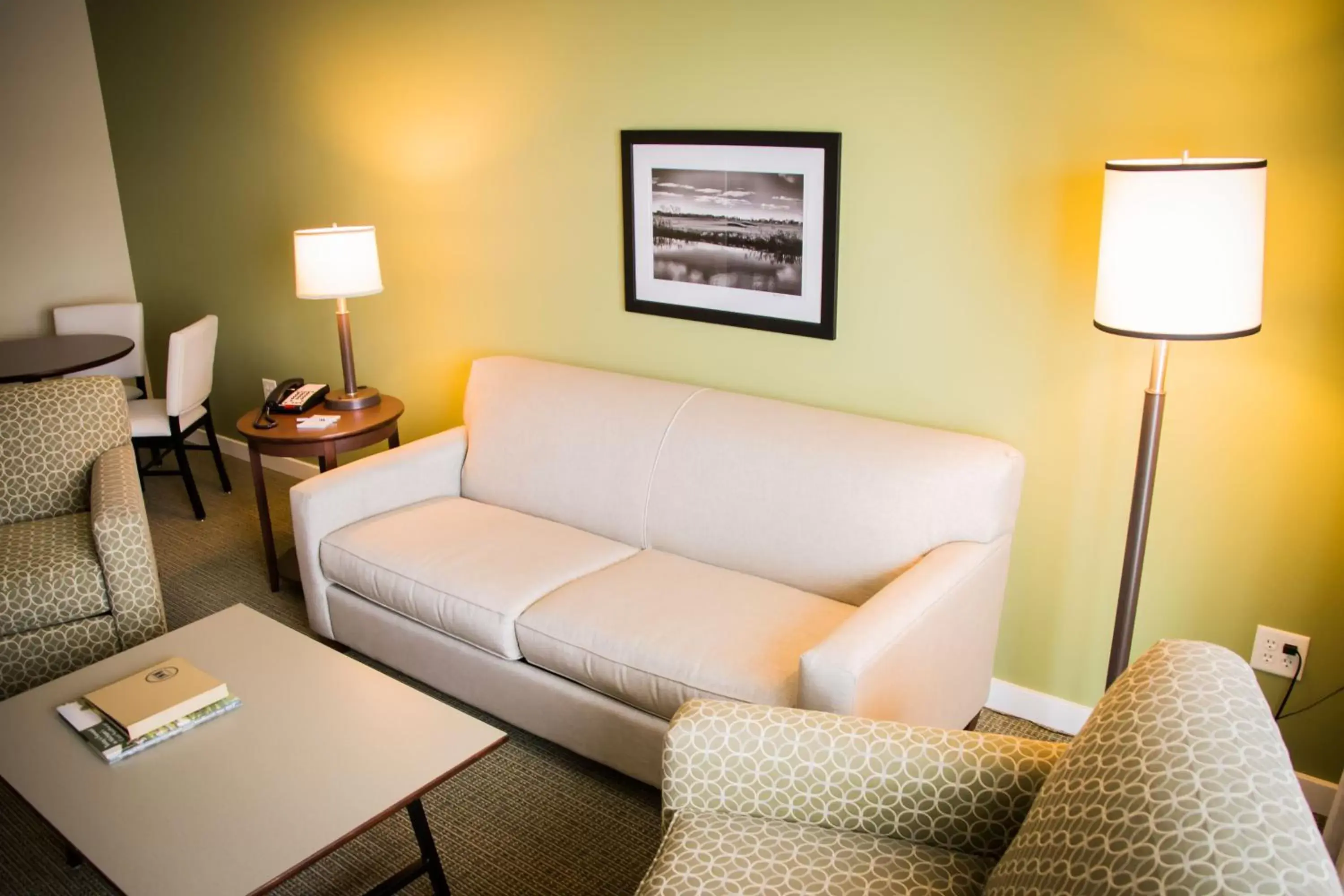 Living room, Seating Area in The Inn at Harbor Shores