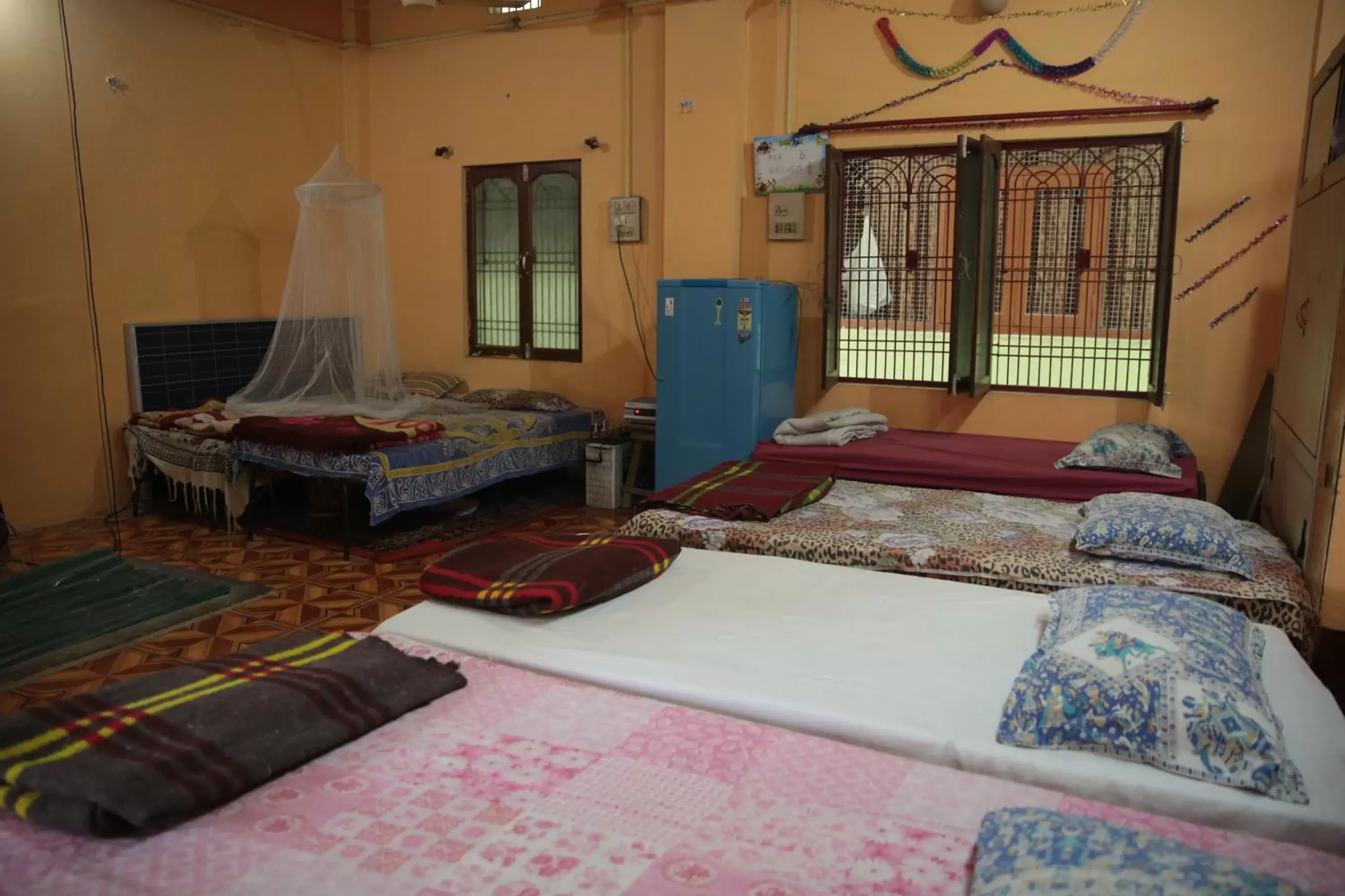 Bed in Somit Paying Guest House