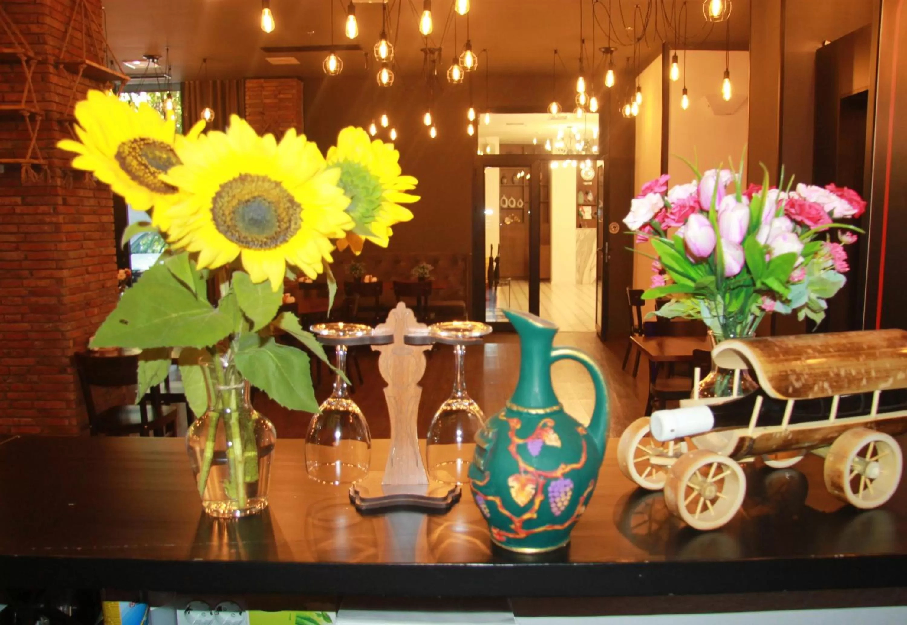 Restaurant/Places to Eat in Bricks Hotel