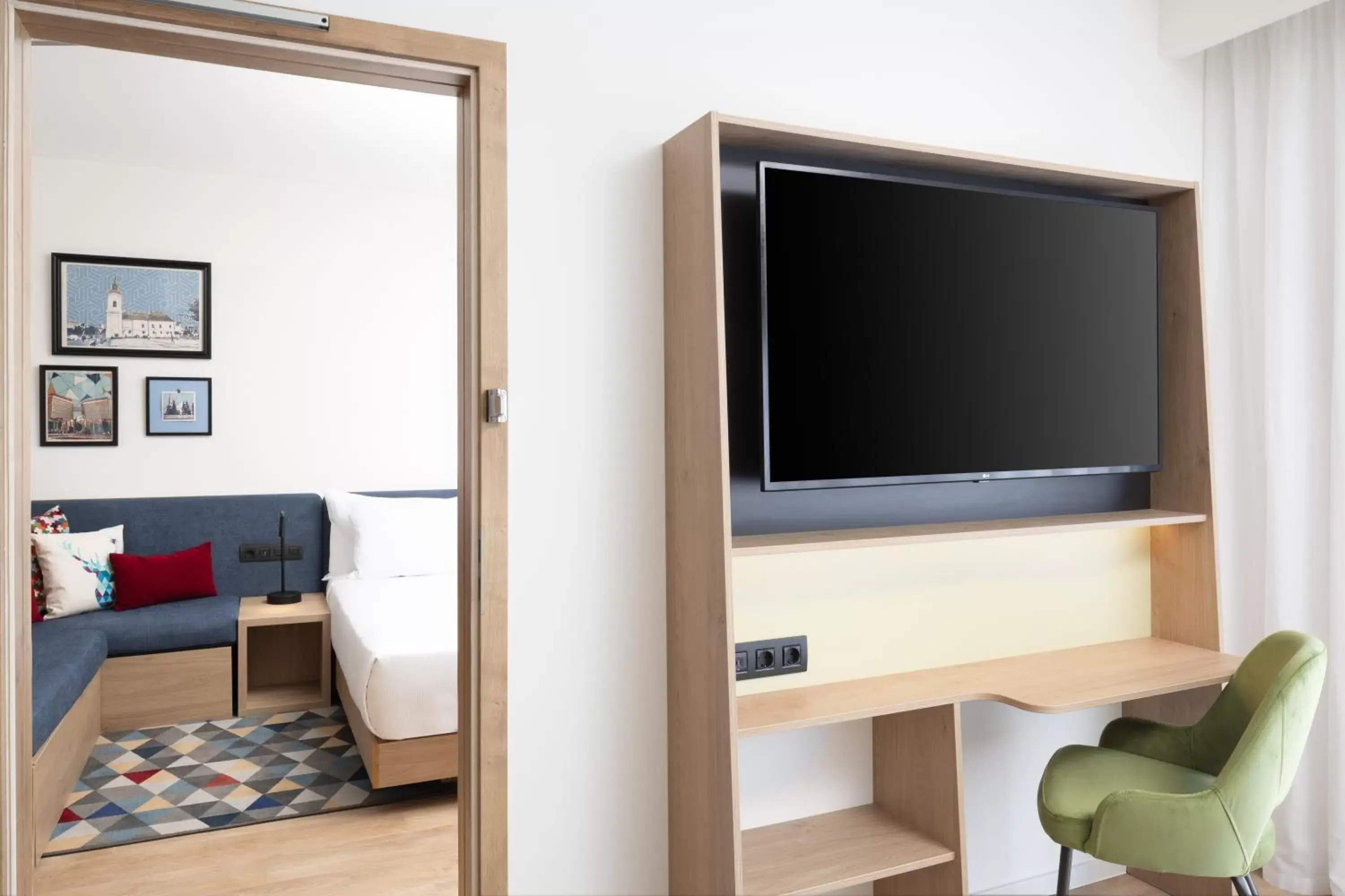 Family, TV/Entertainment Center in Hampton By Hilton Targu Mures