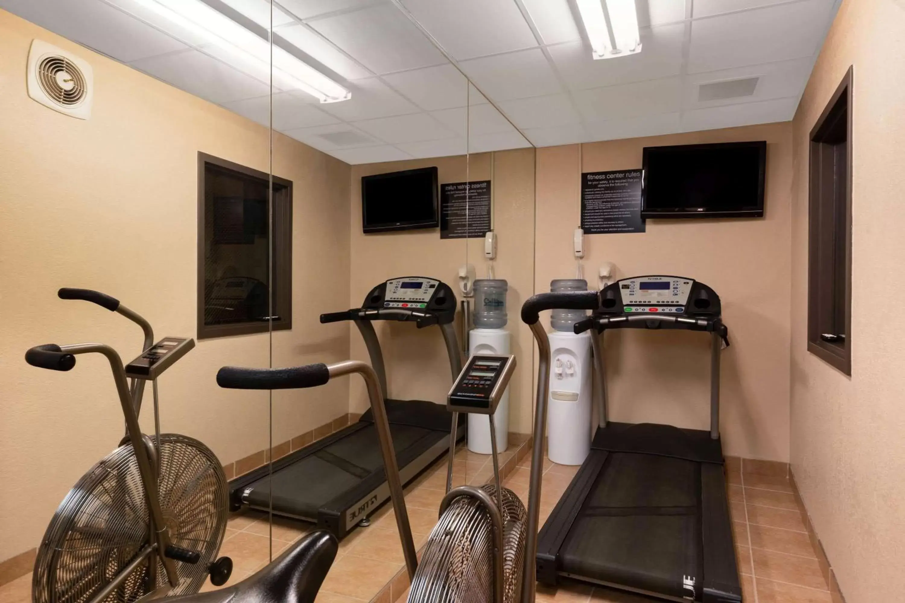 Fitness centre/facilities, Fitness Center/Facilities in Super 8 by Wyndham North Platte