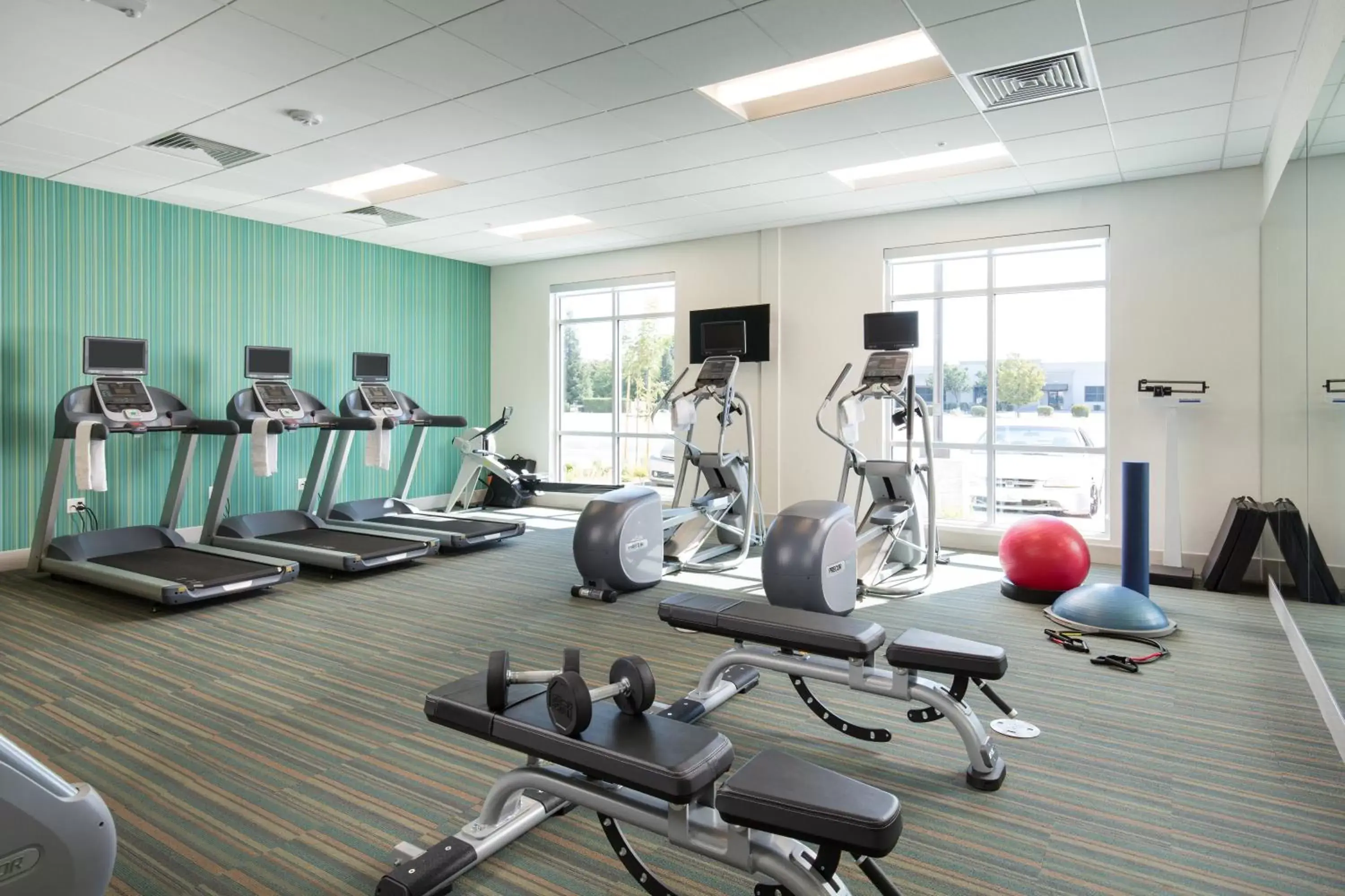 Fitness centre/facilities, Fitness Center/Facilities in Holiday Inn Express Visalia-Sequoia Gateway Area, an IHG Hotel