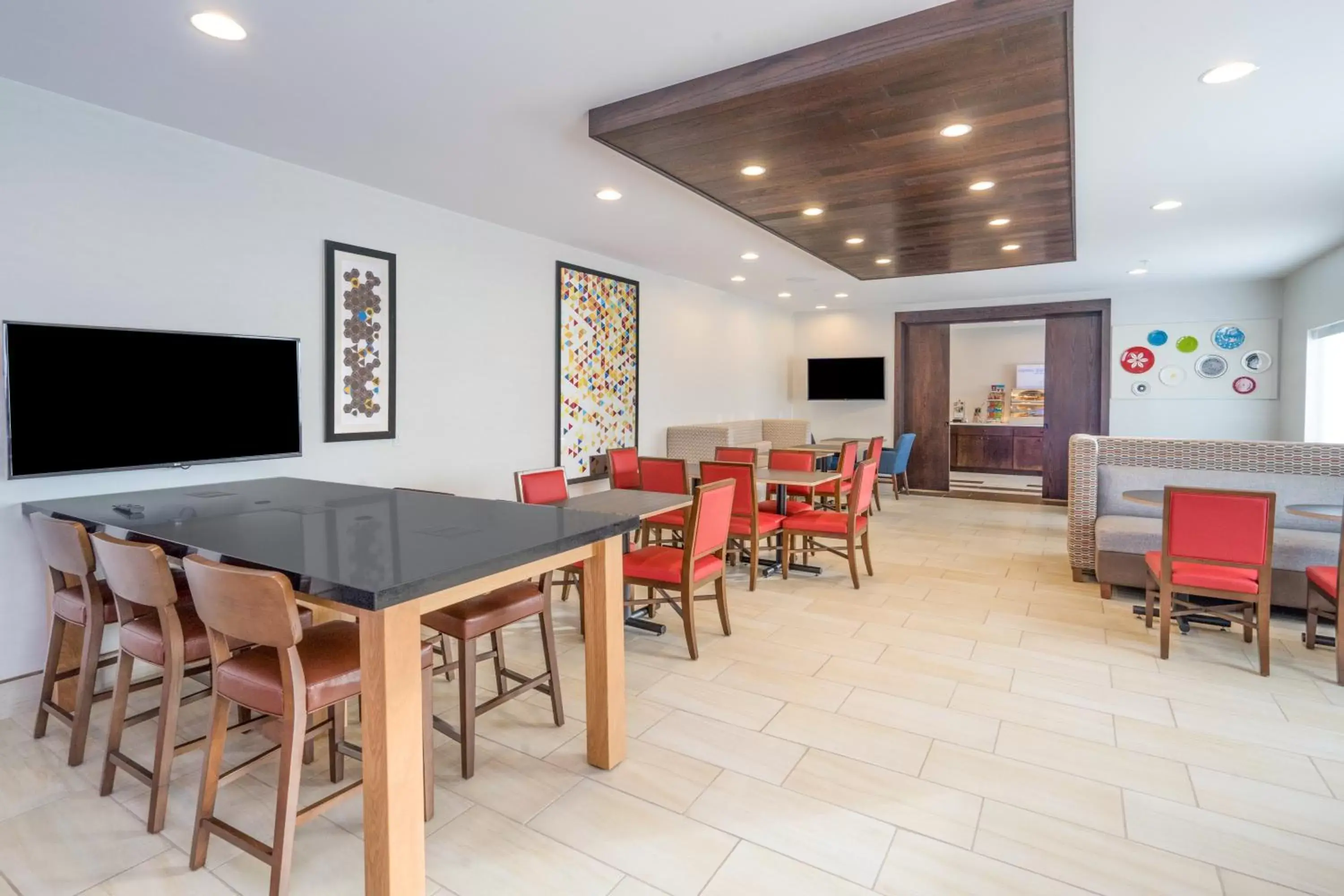 Breakfast in Holiday Inn Express Hotel Howe / Sturgis by IHG Breakfast in Holiday Inn Express Hotel Howe / Sturgis by IHG