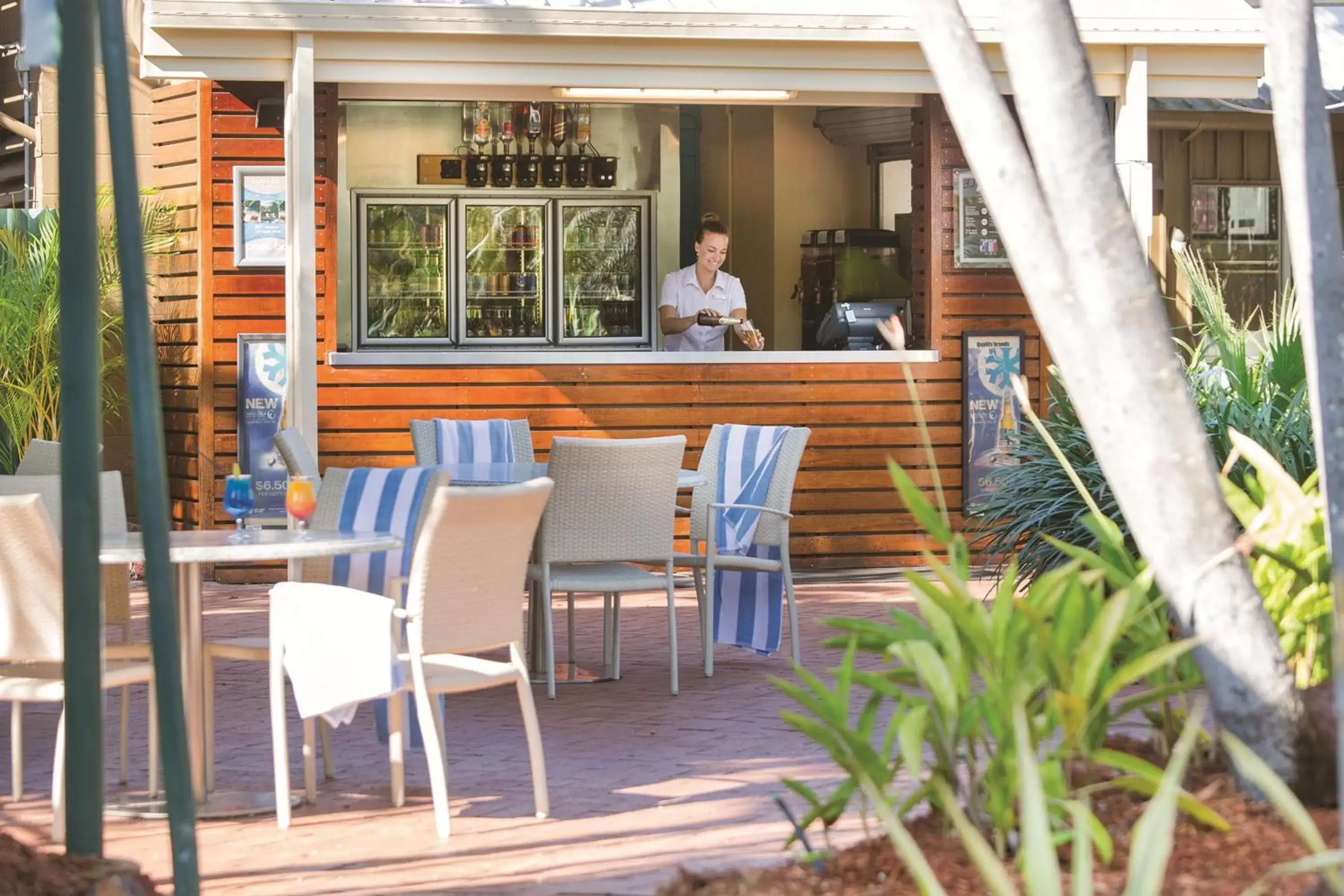 Lounge or bar in Travelodge Resort Darwin