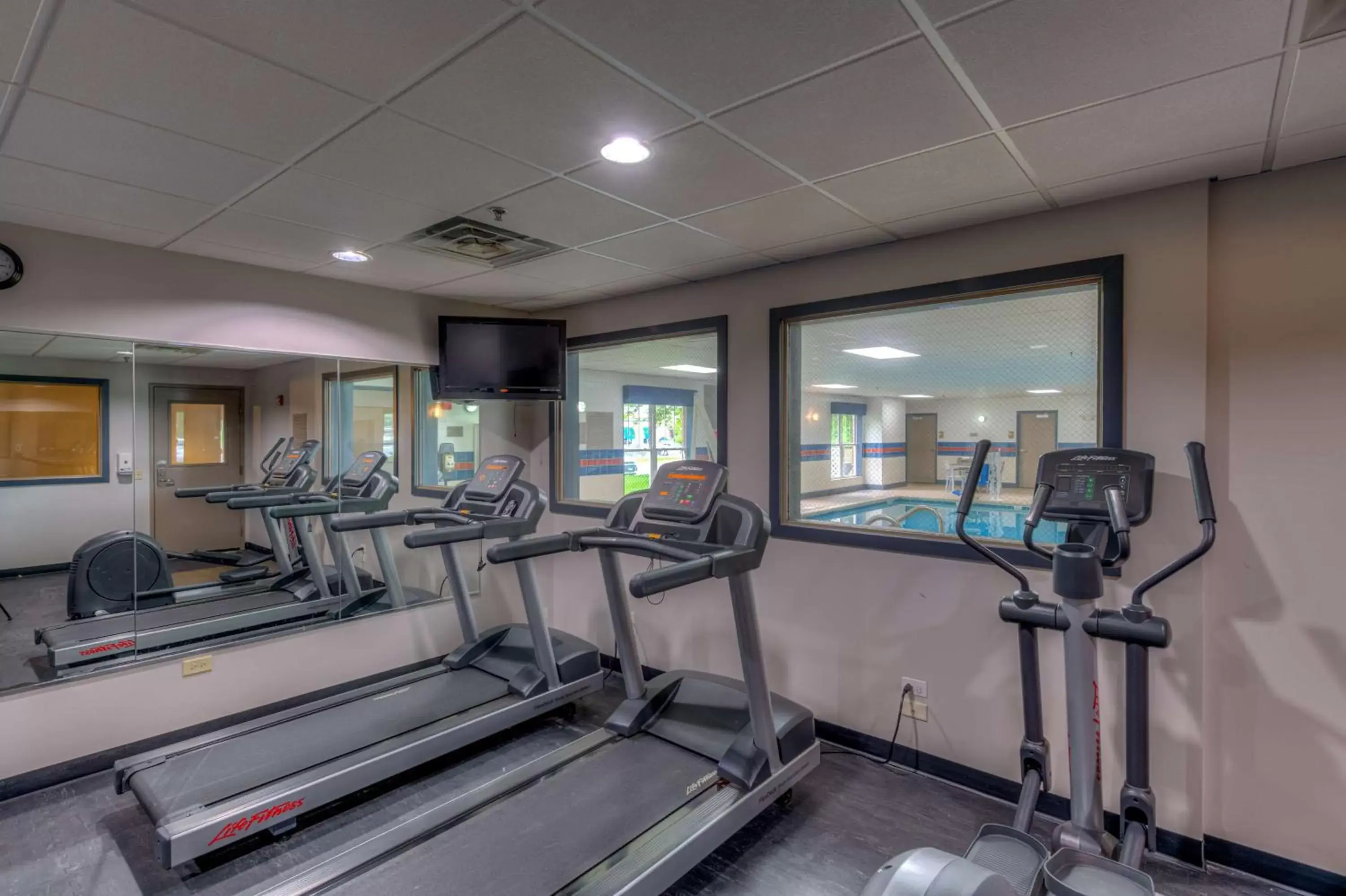 Spa and wellness centre/facilities, Fitness Center/Facilities in Country Inn & Suites by Radisson, Crystal Lake, IL