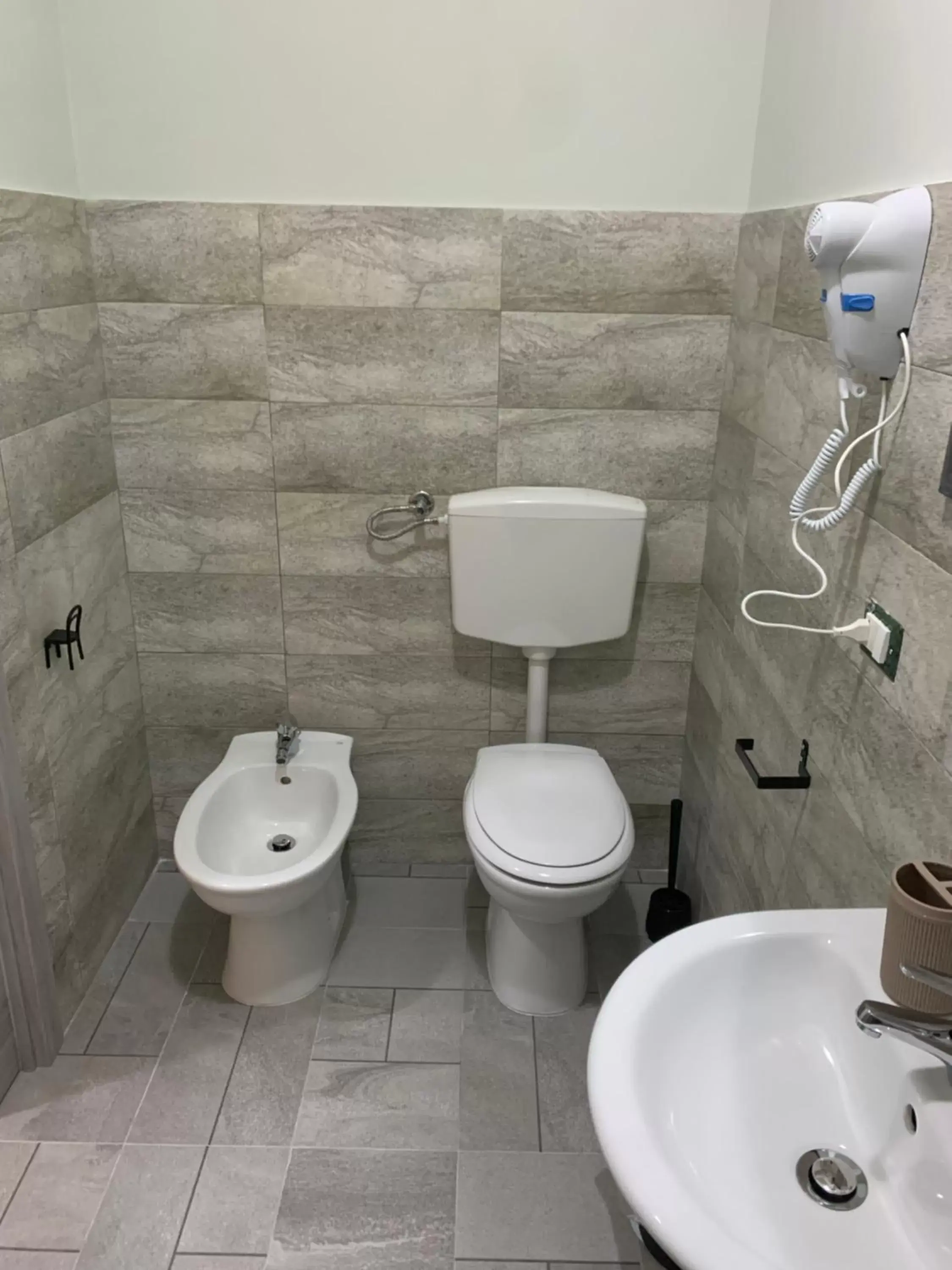 Bathroom in Neapolis center2
