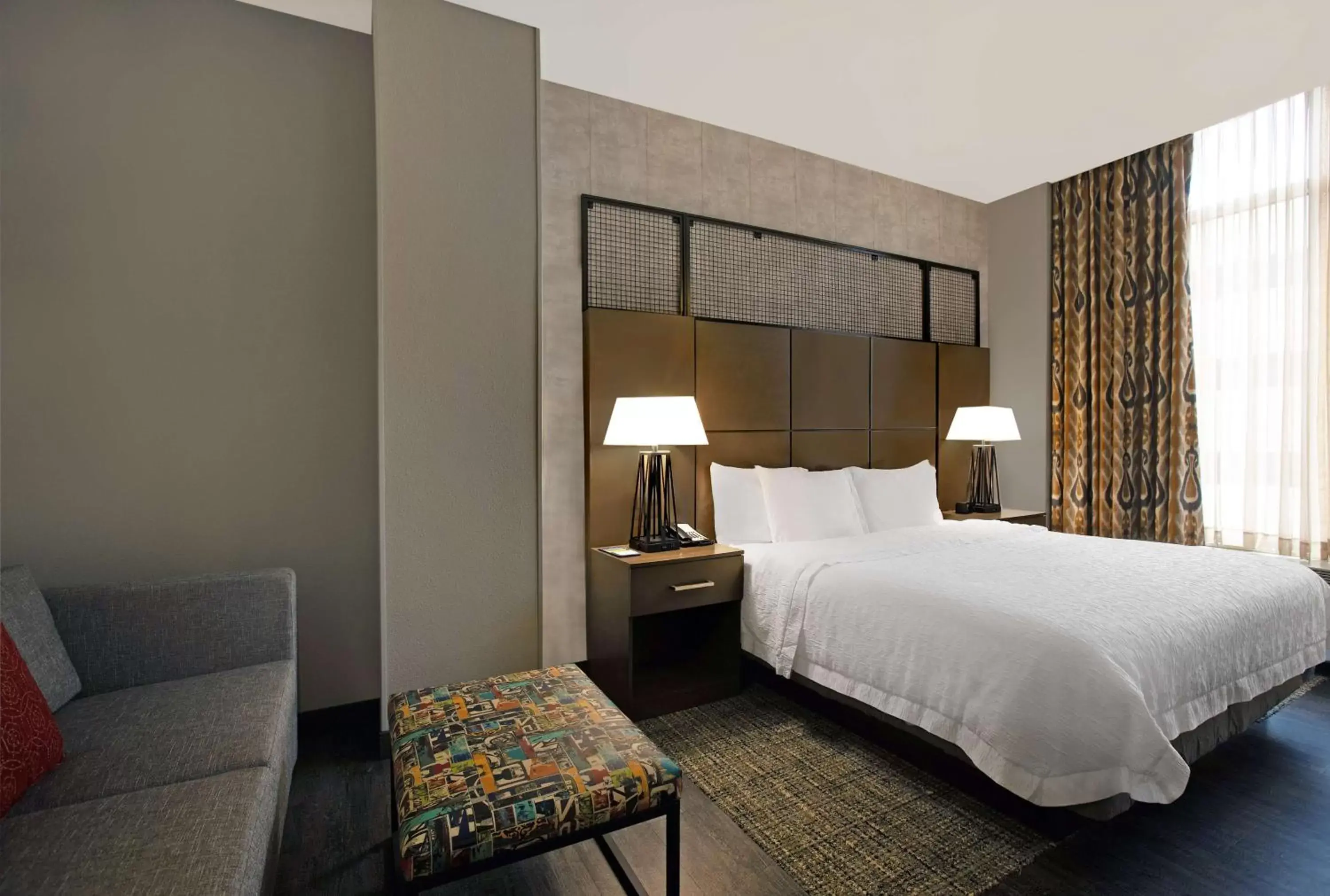 Bed in Hampton Inn and Suites Austin University Capitol