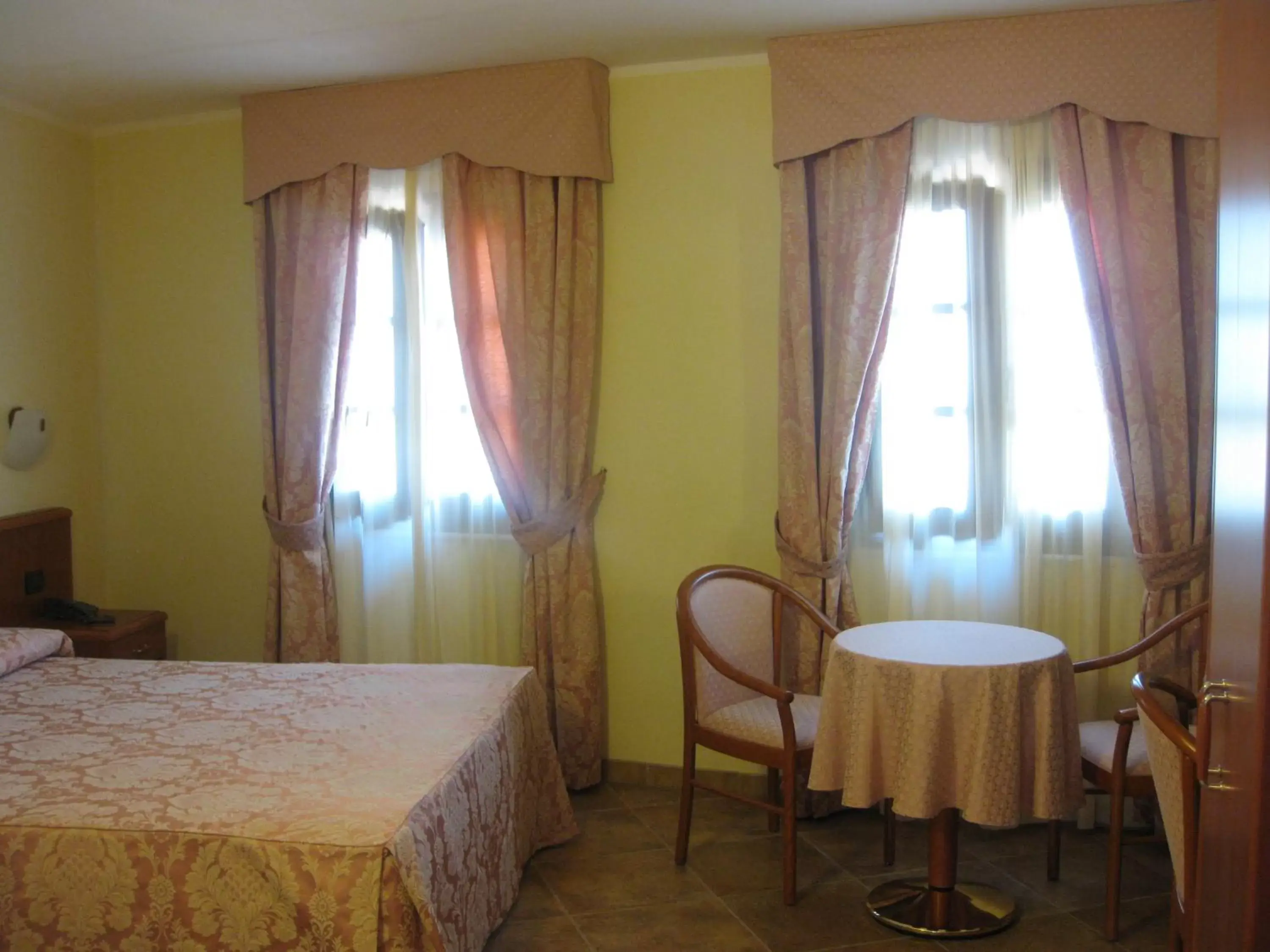 Bed in Albergo Giardino