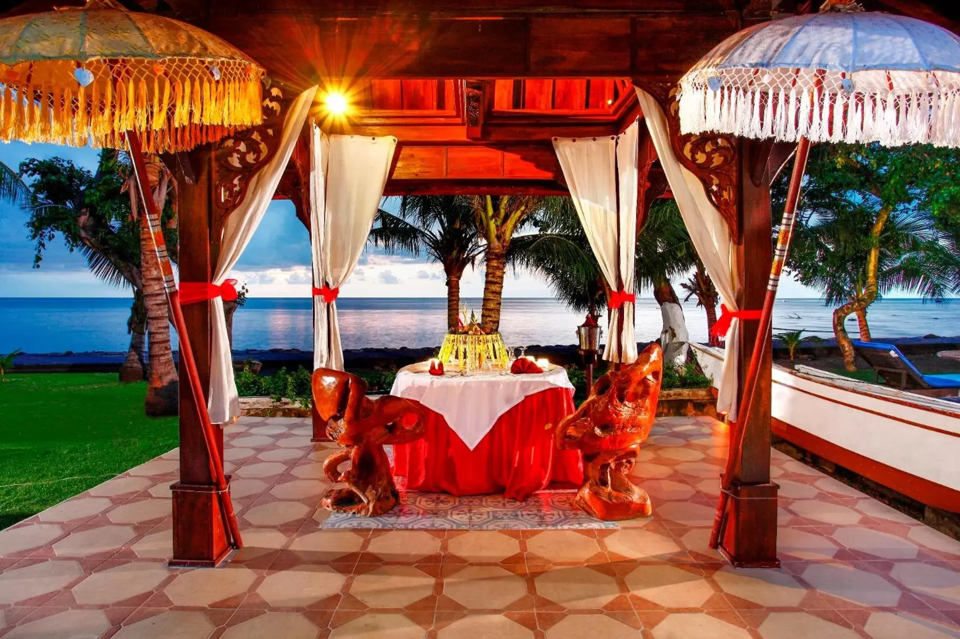 Restaurant/Places to Eat in Puri Saron Hotel Baruna Beach Lovina