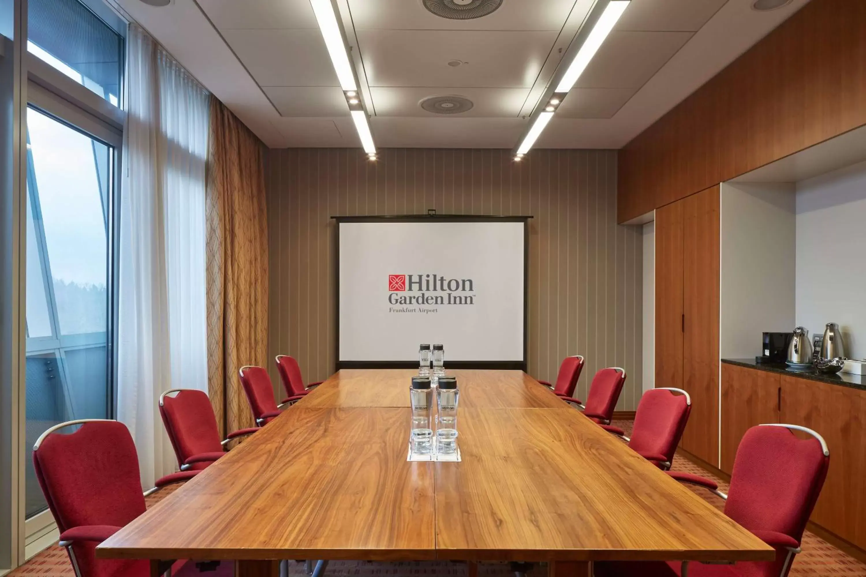 Meeting/conference room in Hilton Garden Inn Frankfurt Airport