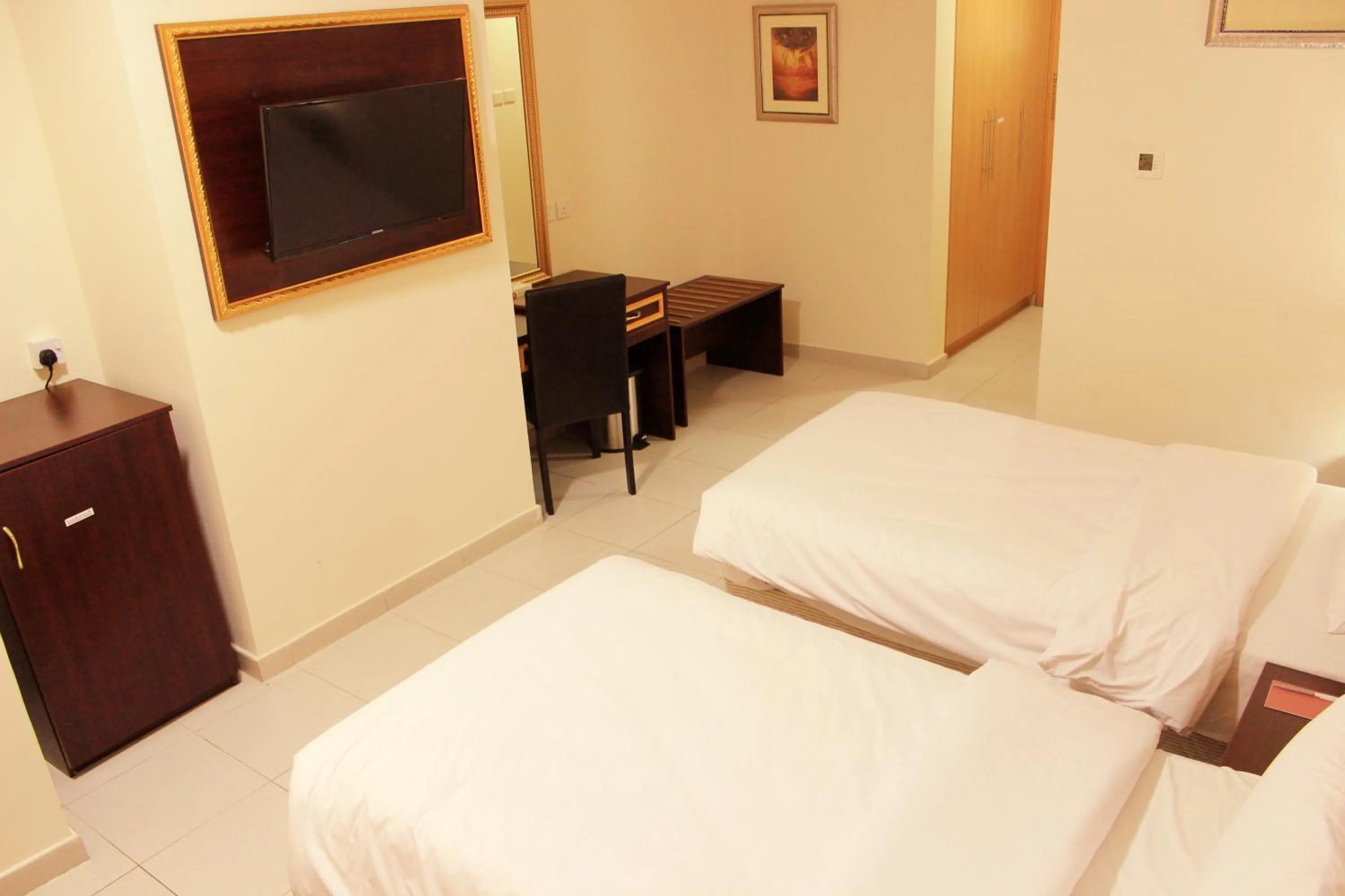 Bedroom, Bed in Montreal Naif Hotel