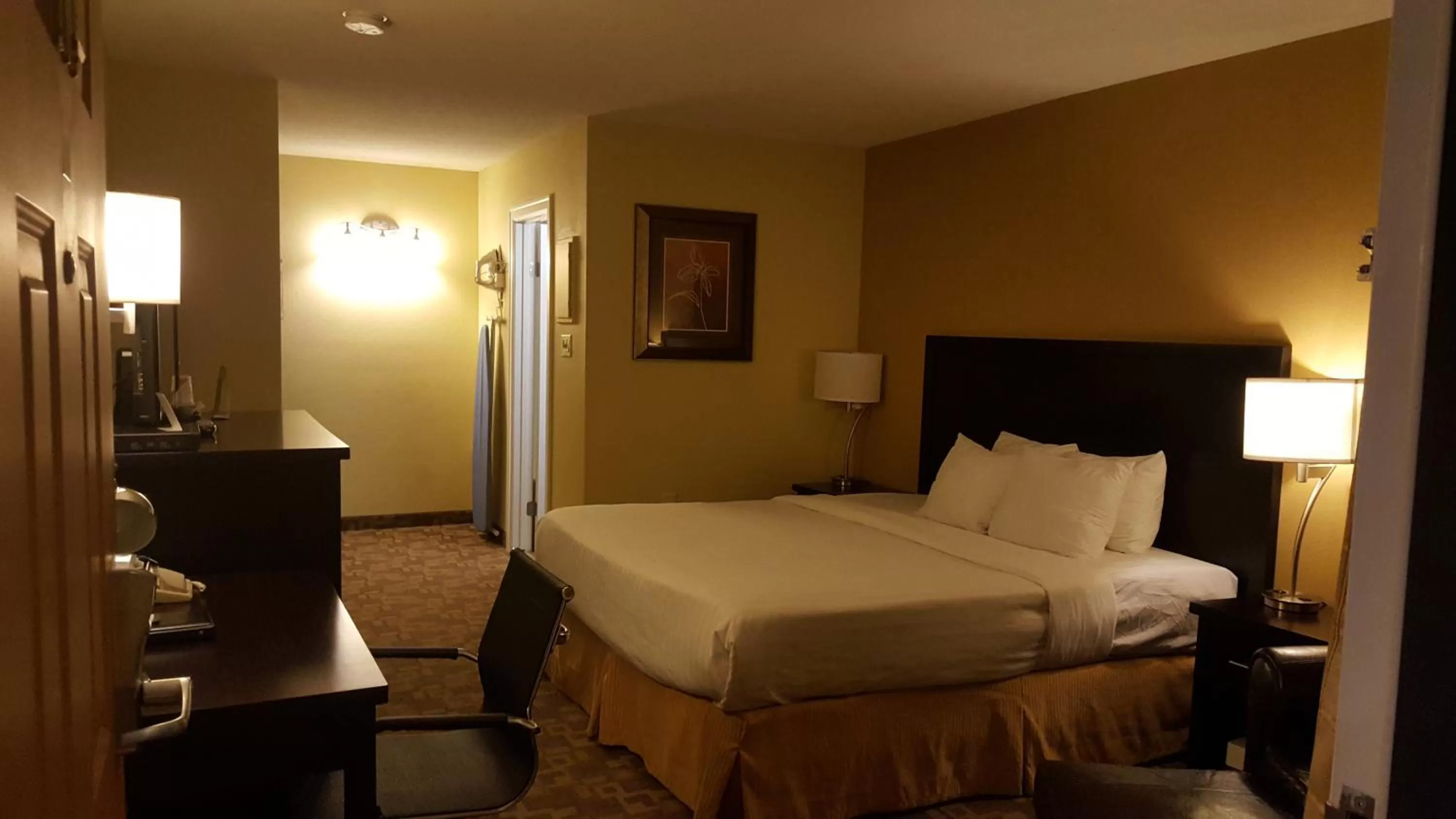 Bed in Quality Inn Merritt