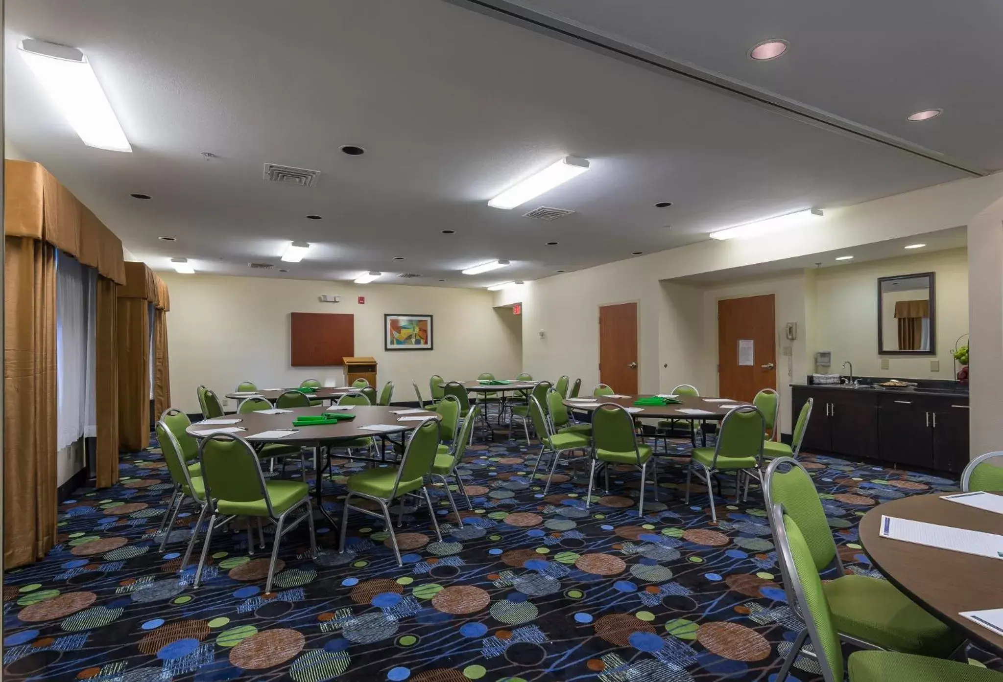 Meeting/conference room in Holiday Inn Express Hotel & Suites Edmond, an IHG Hotel