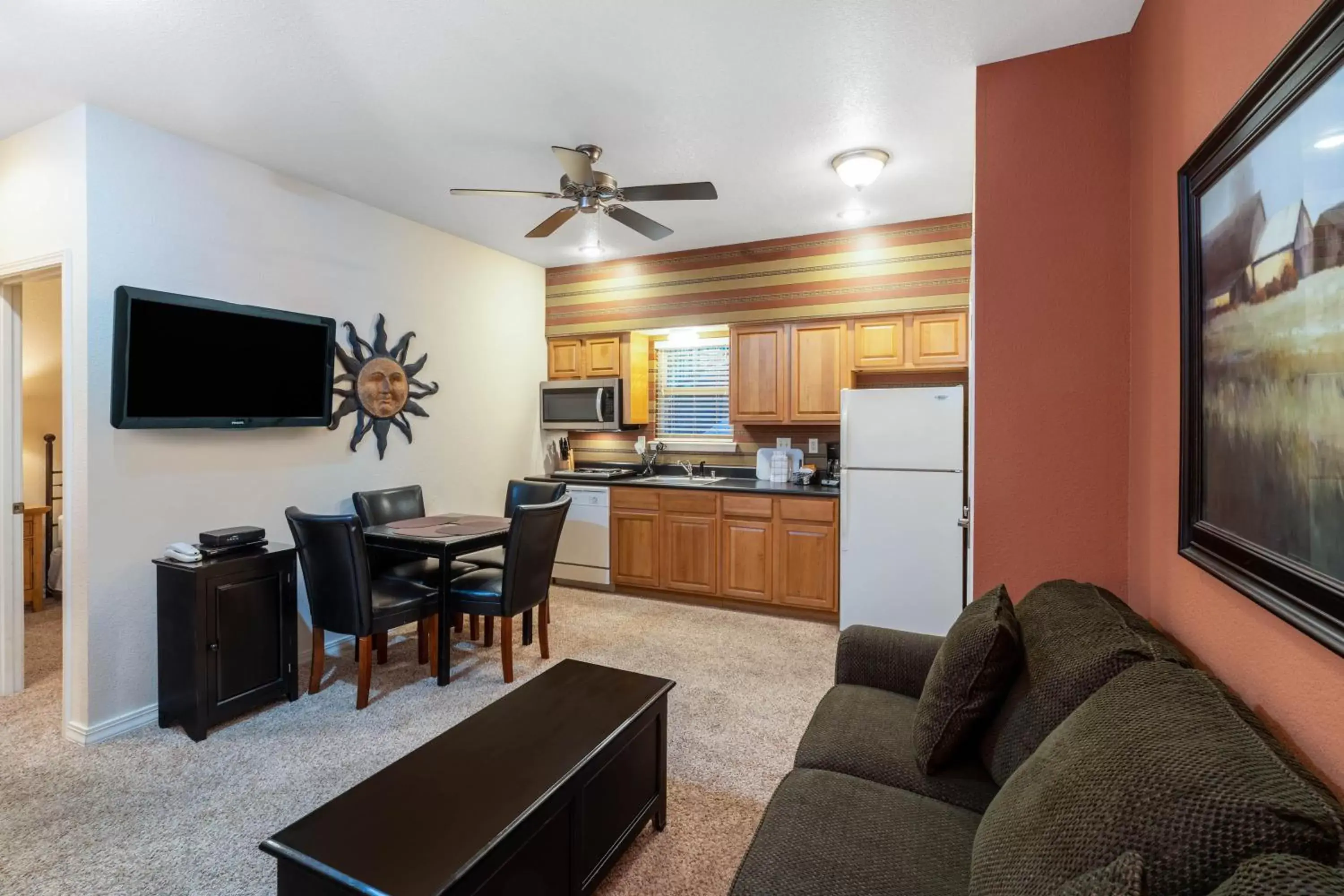 Kitchen or kitchenette, Seating Area in Los Lagos at Hot Springs Village a Ramada by Wyndham